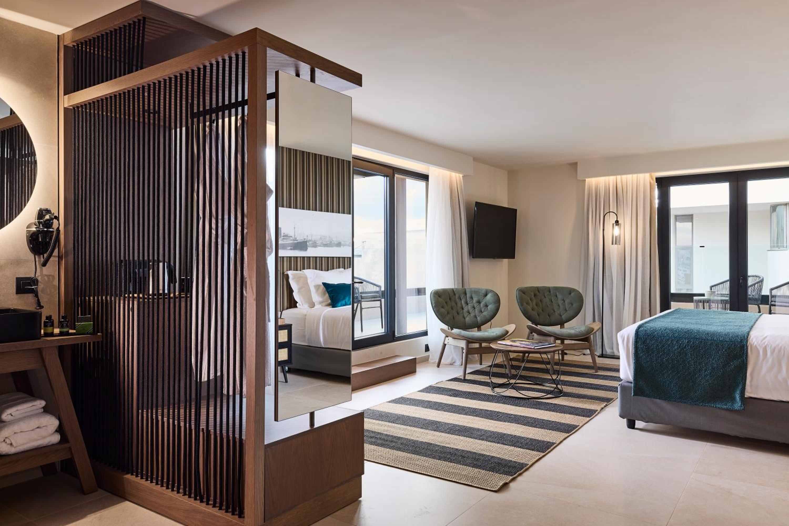 Executive Suite with Terrace and City View - Photo 18