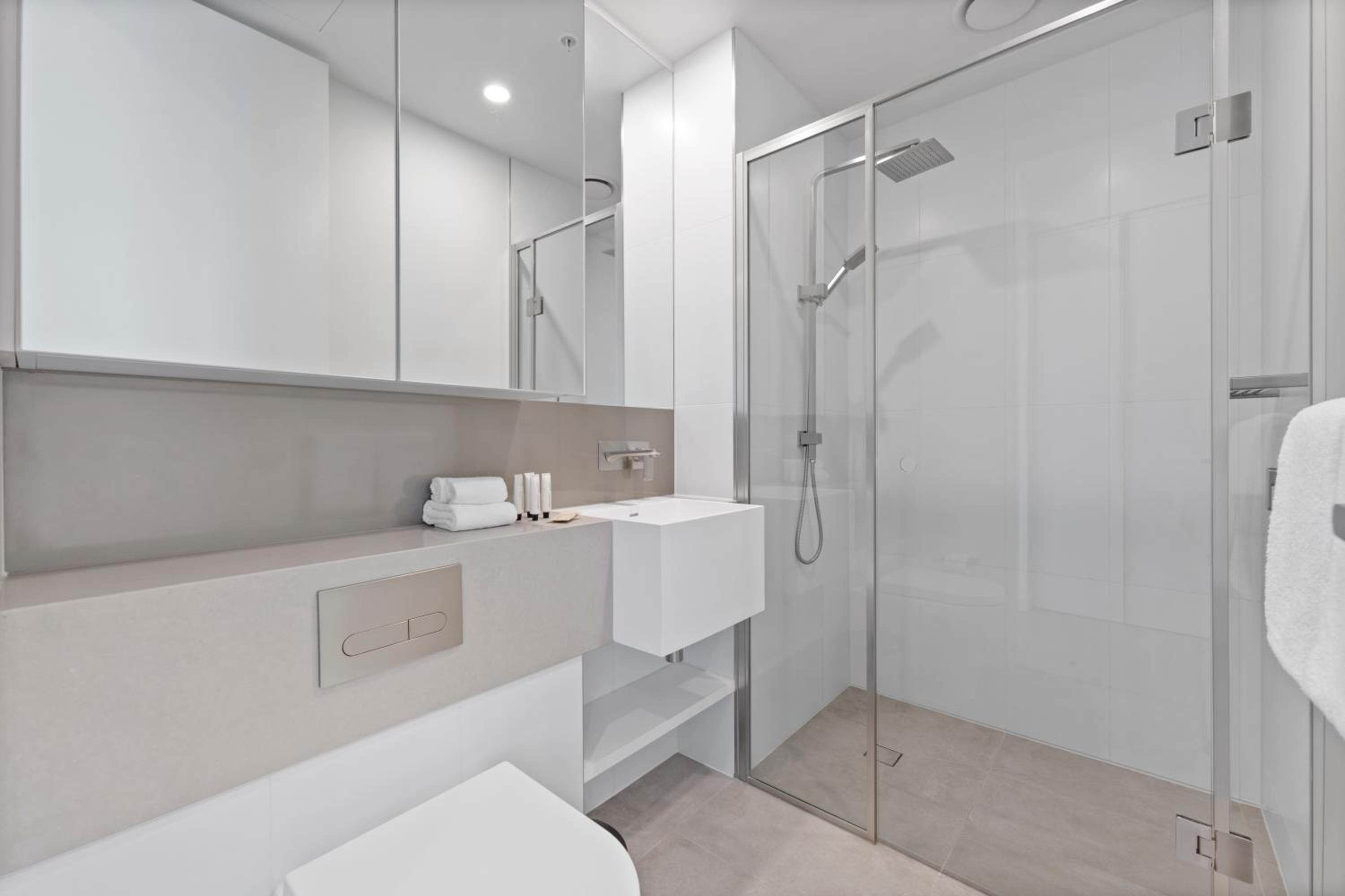One-Bedroom Apartment - Photo 2