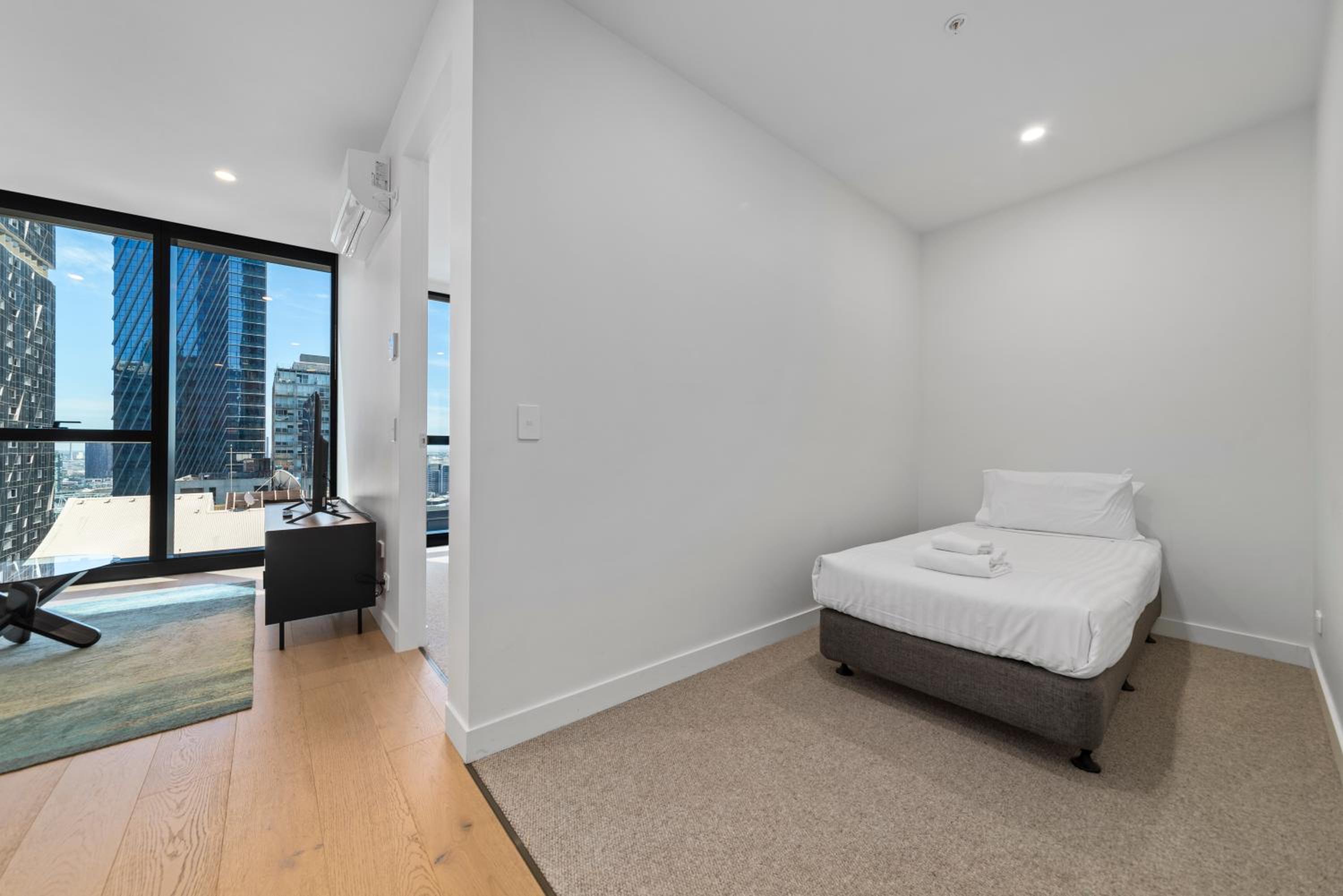 One Bedroom Executive - Photo 5