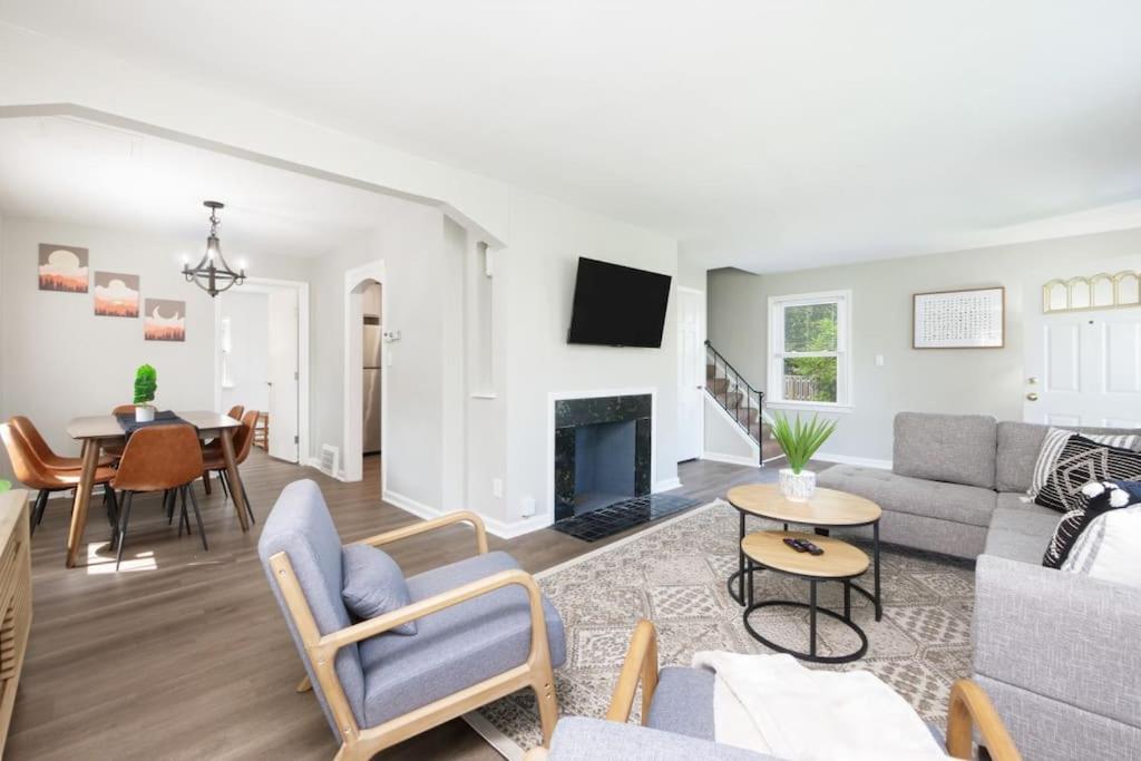 Three-Bedroom House photo 1