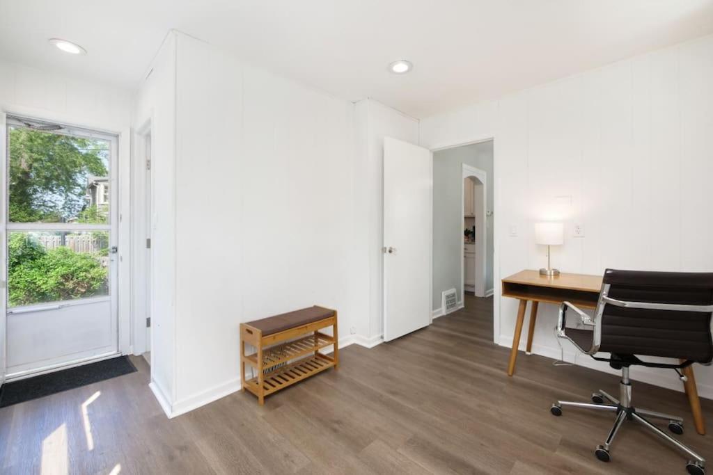 Three-Bedroom House photo 3