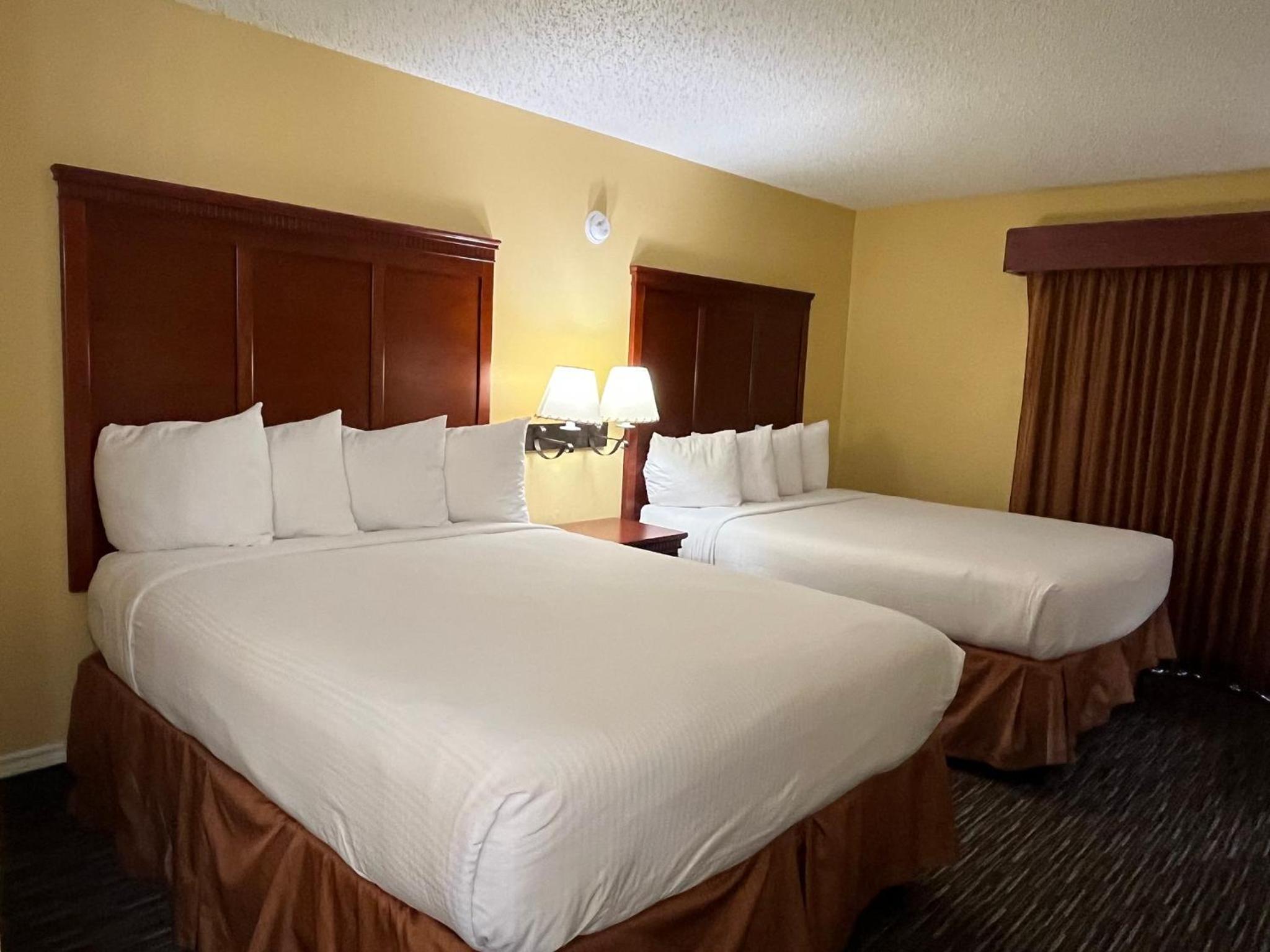 Deluxe Room with Two Queen Beds Smoking photo 1