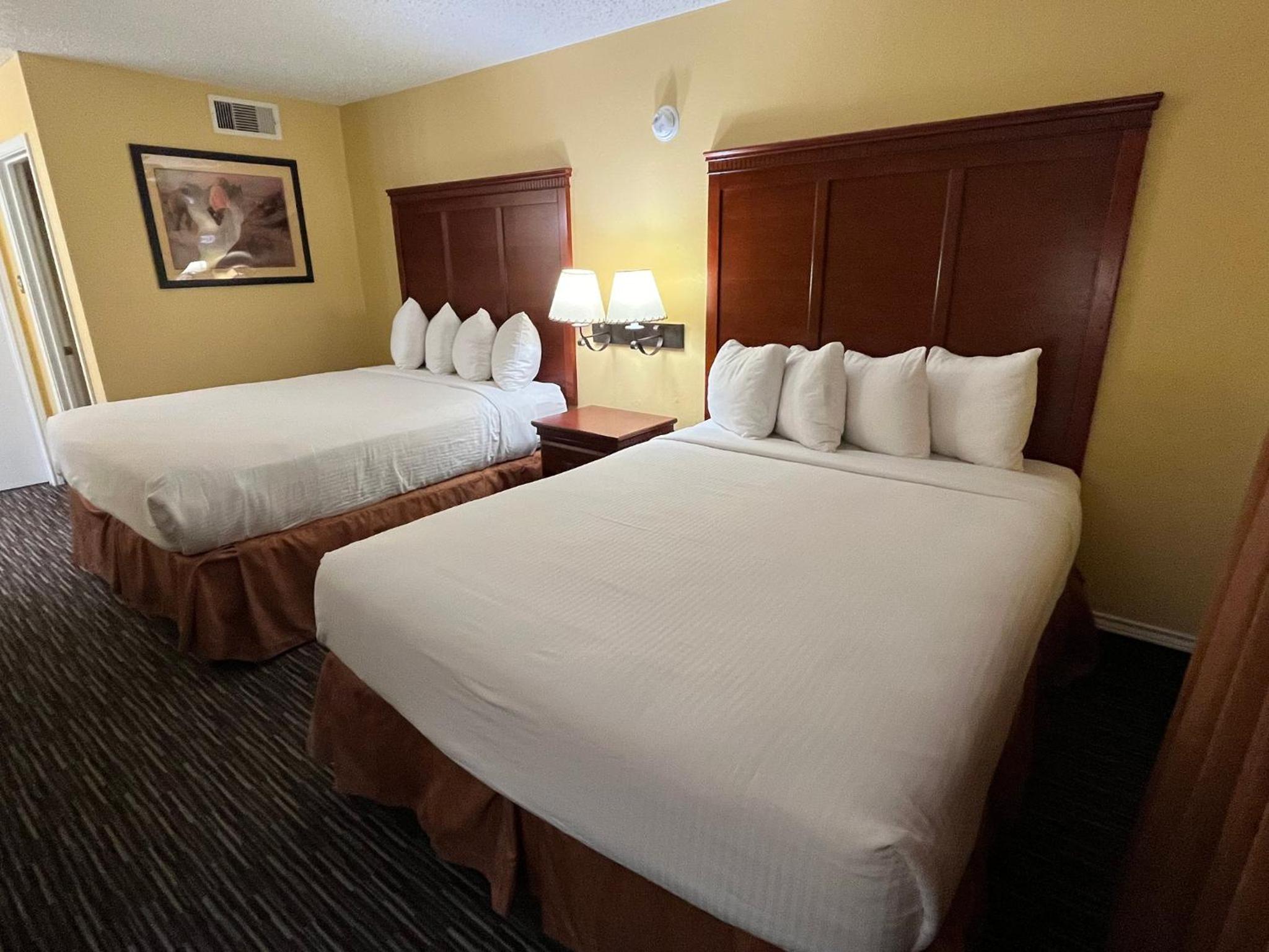 Deluxe Room with Two Queen Beds Smoking photo 3