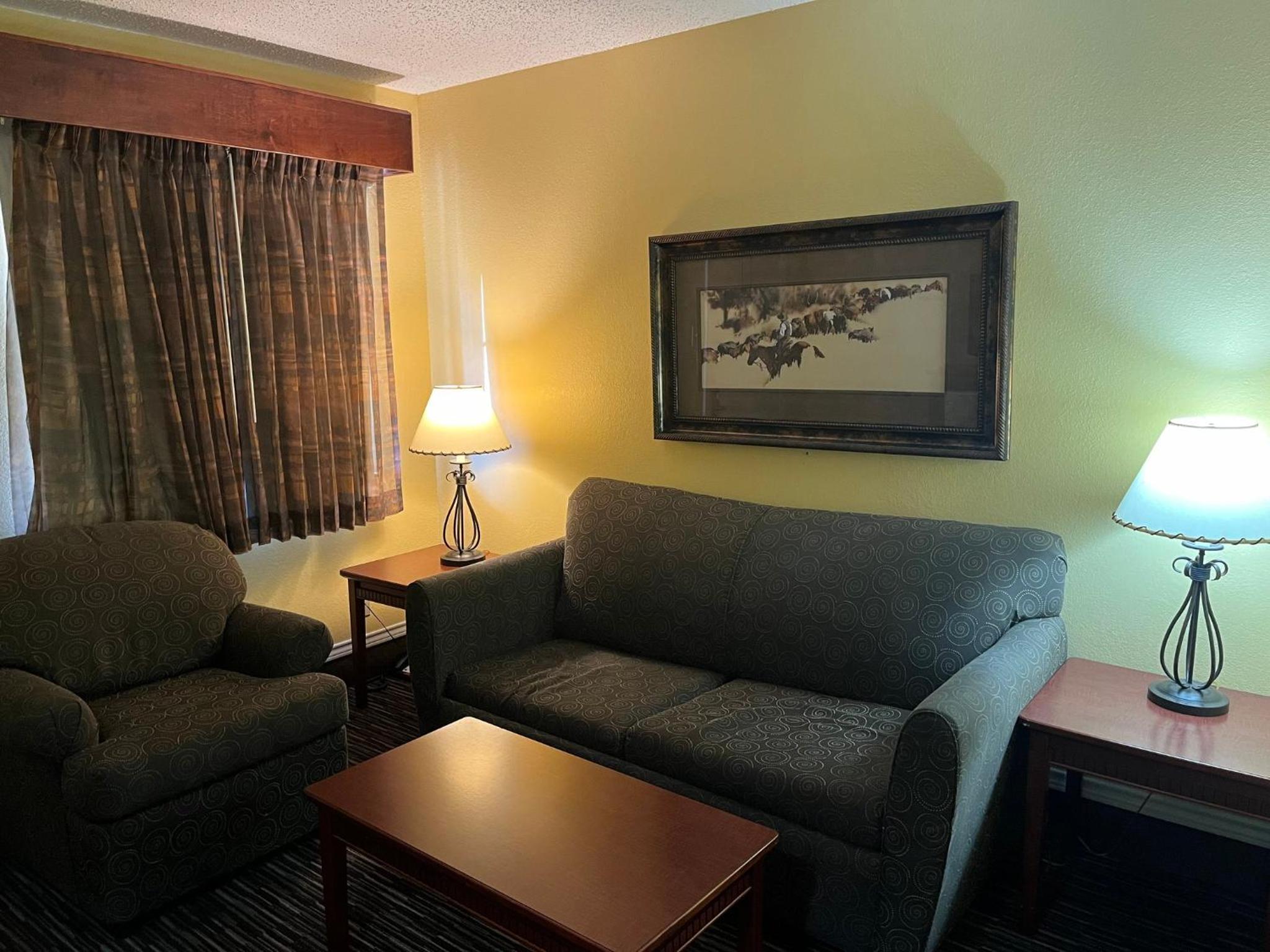 Suite with Two Queen Beds Non-Smoking photo 3