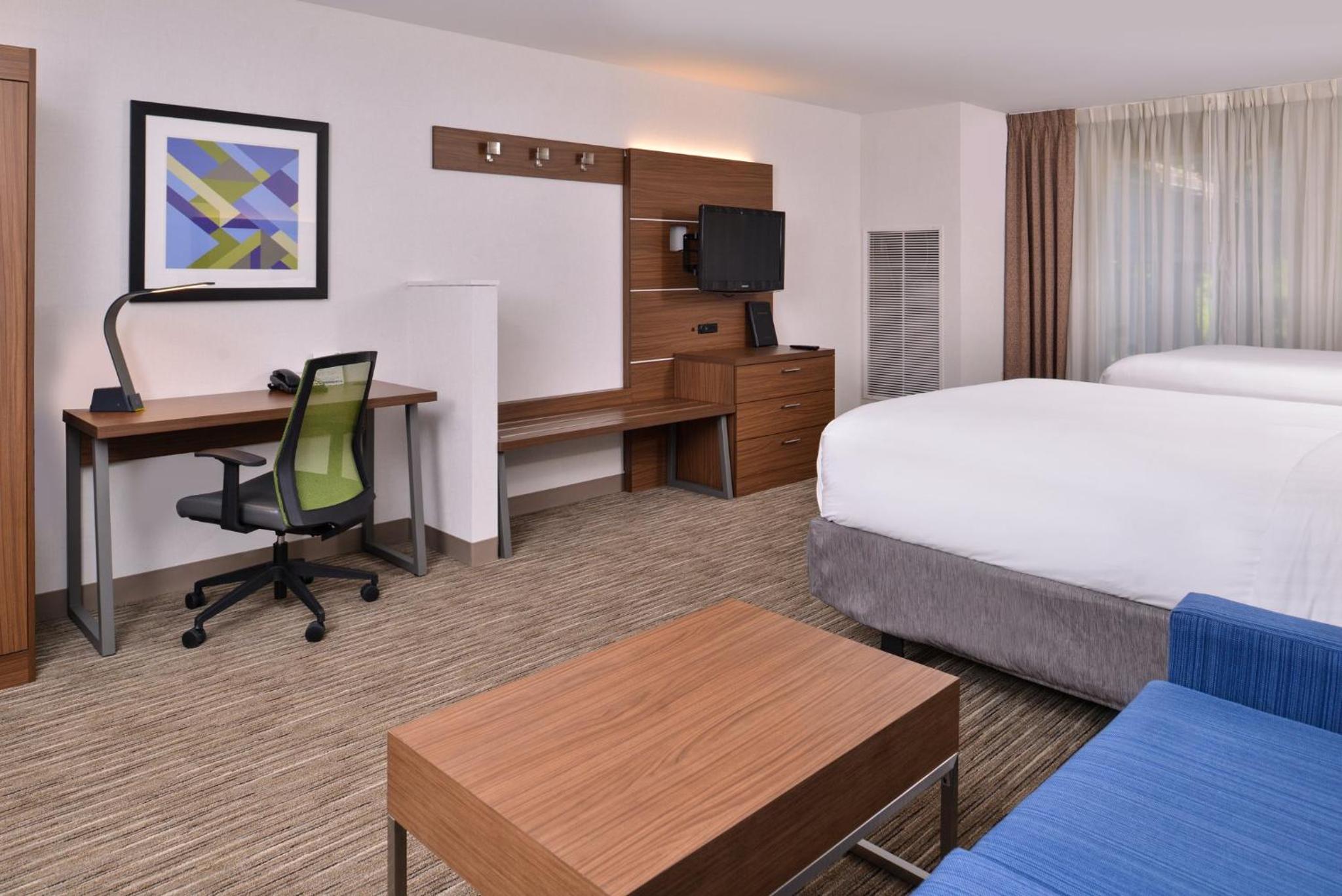 Queen Suite - Photo 3