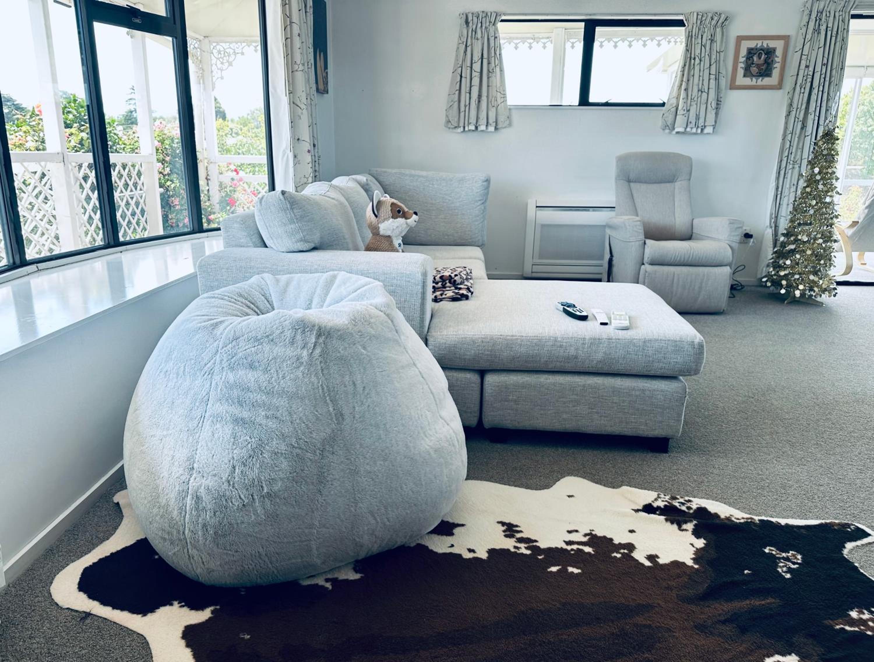 King Room with Lake View - Photo 11
