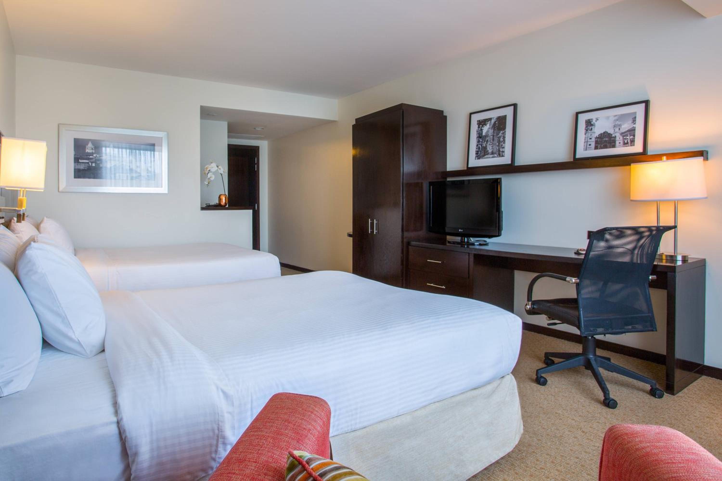 Double Room with Two Double Beds - Photo 3