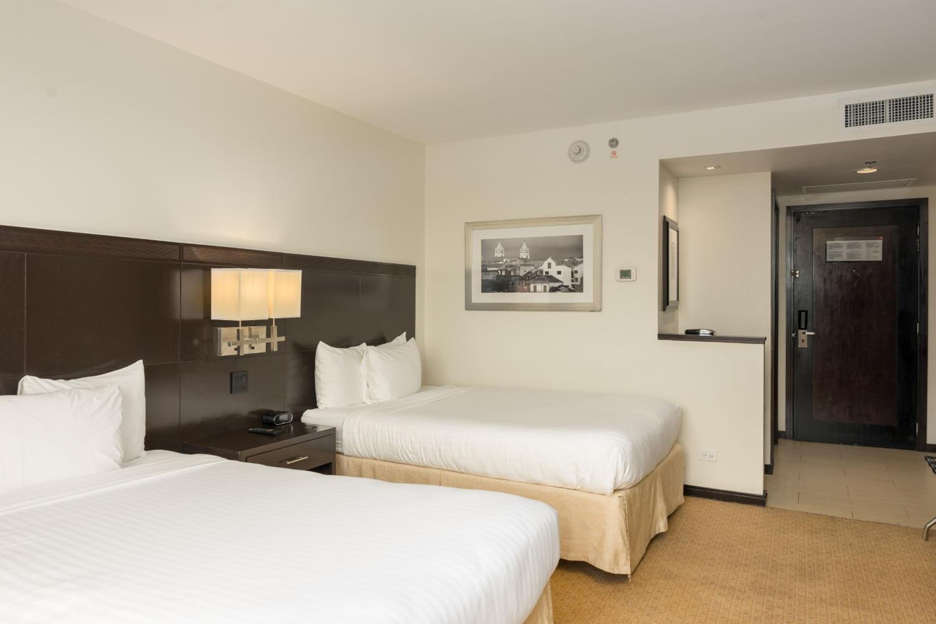 Double Room with Two Double Beds - Photo 5