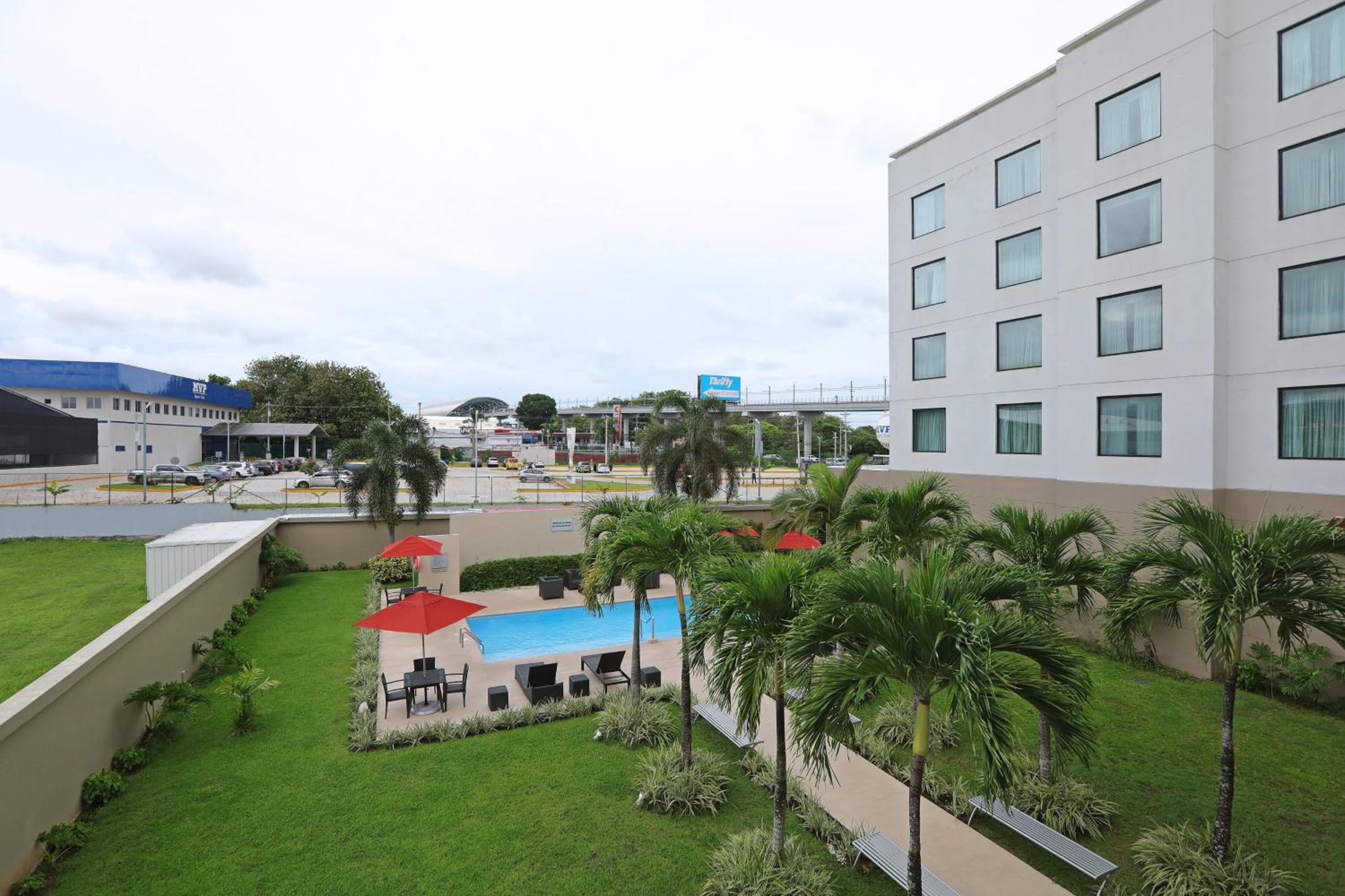 Double Room with Two Double Beds - Photo 8
