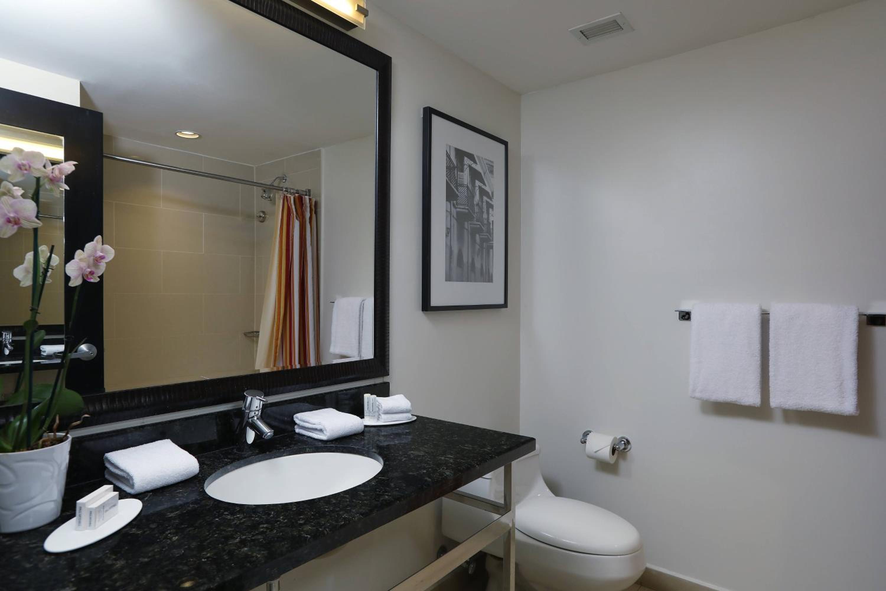Double Room with Two Double Beds - Photo 11