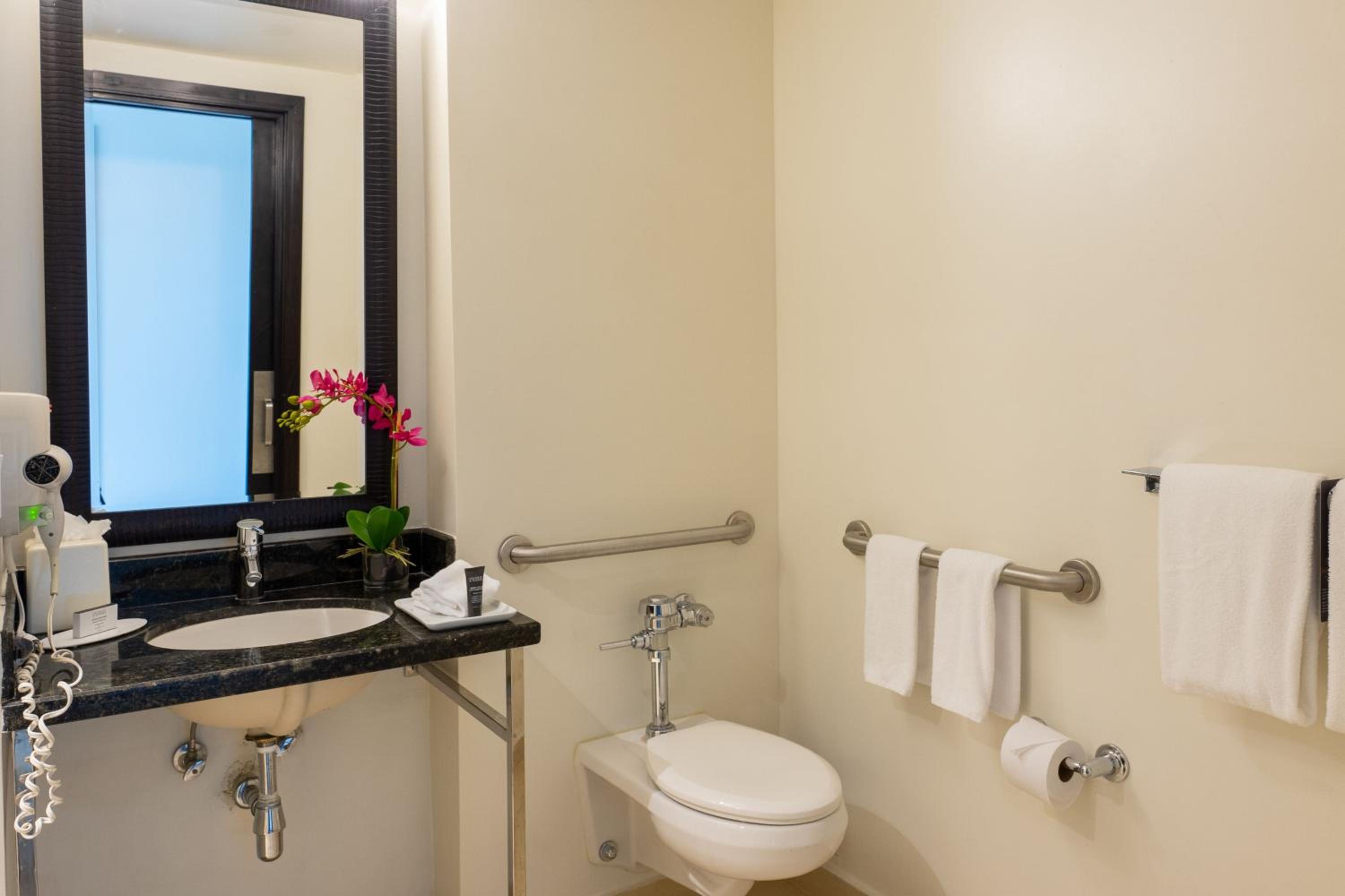 Double Room with Two Double Beds - Photo 12