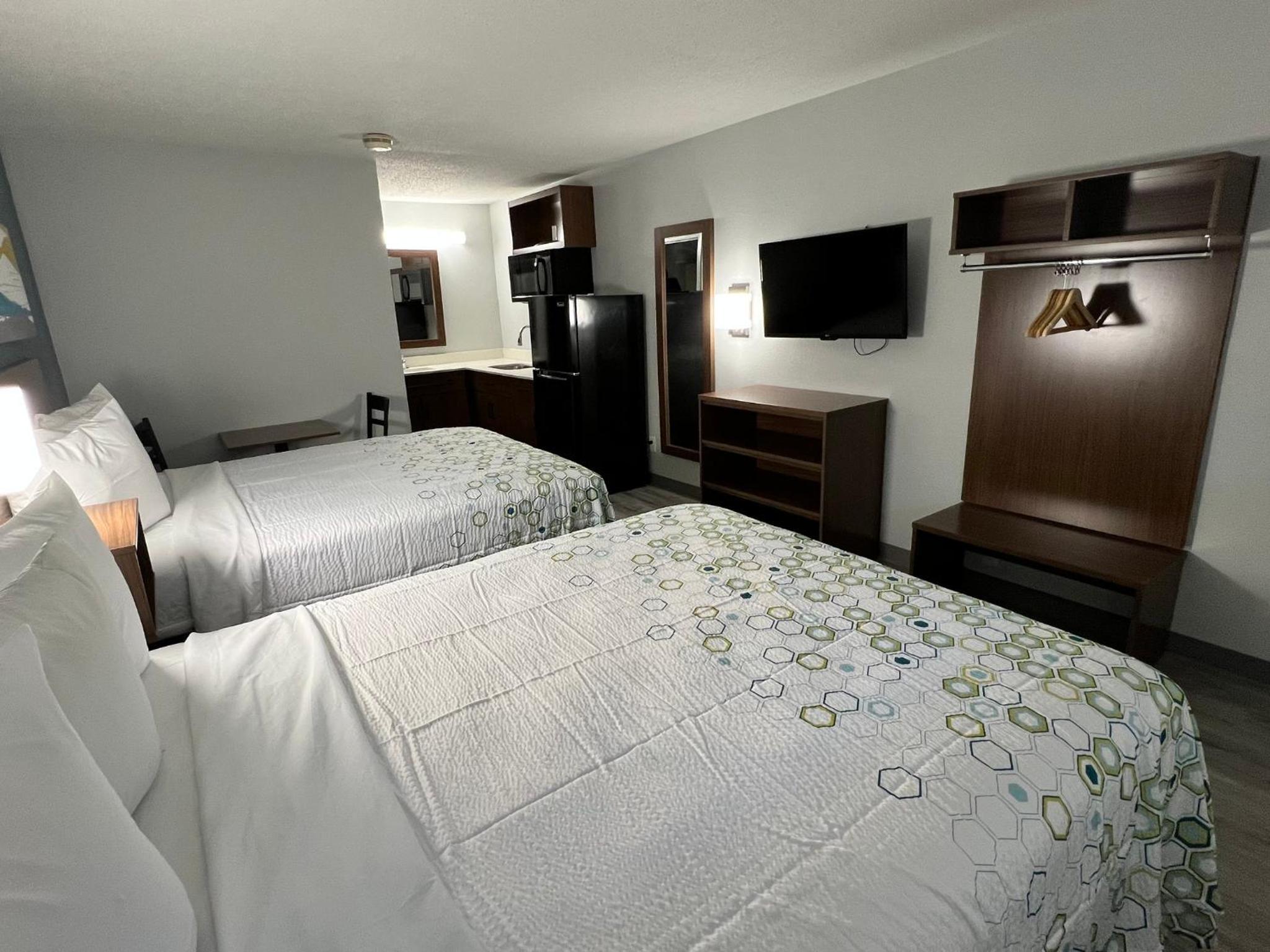 Studio Room with Two Queen Beds Non-Smoking photo 2