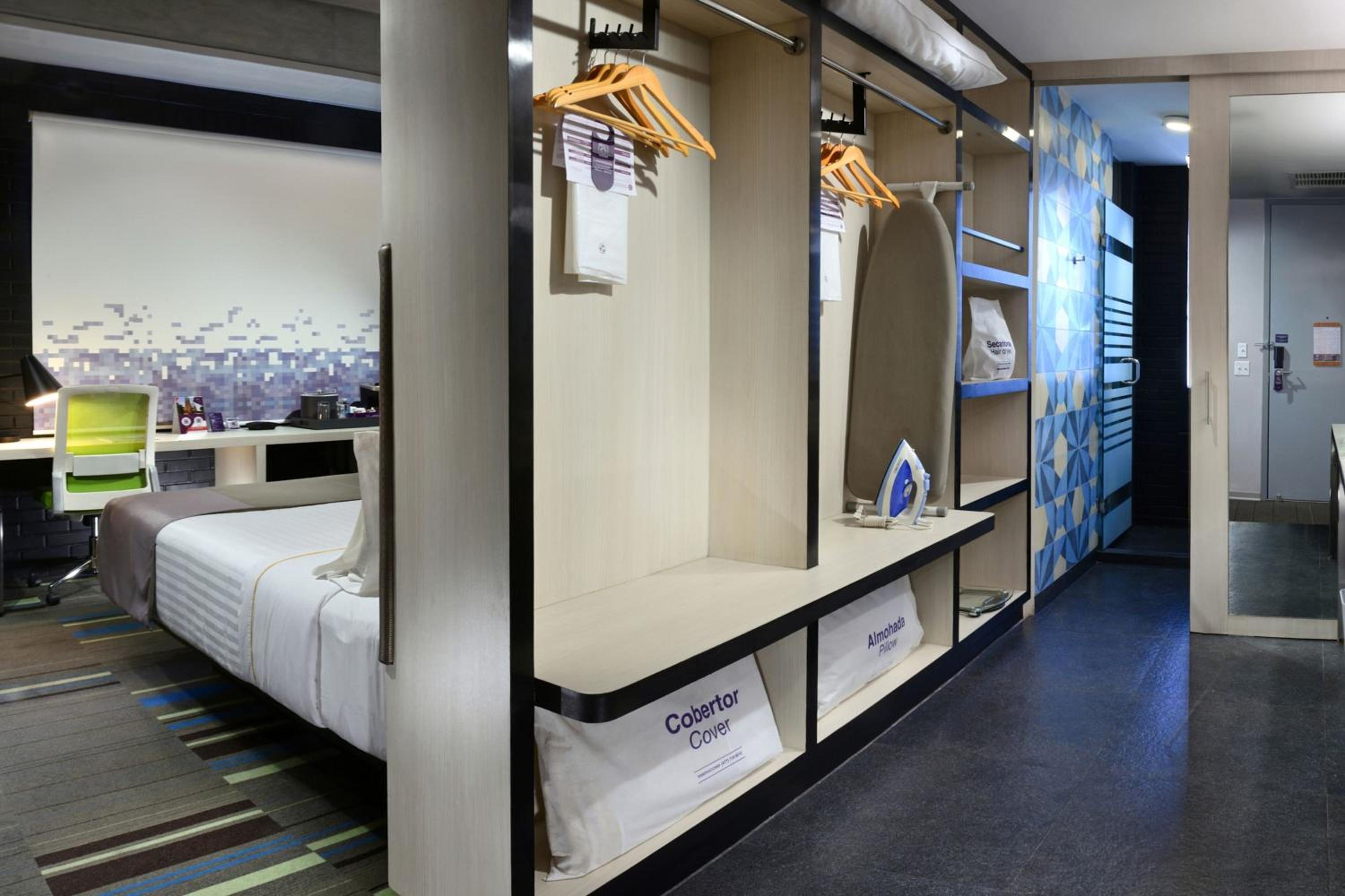 Savvy, Guest Room, 1 King