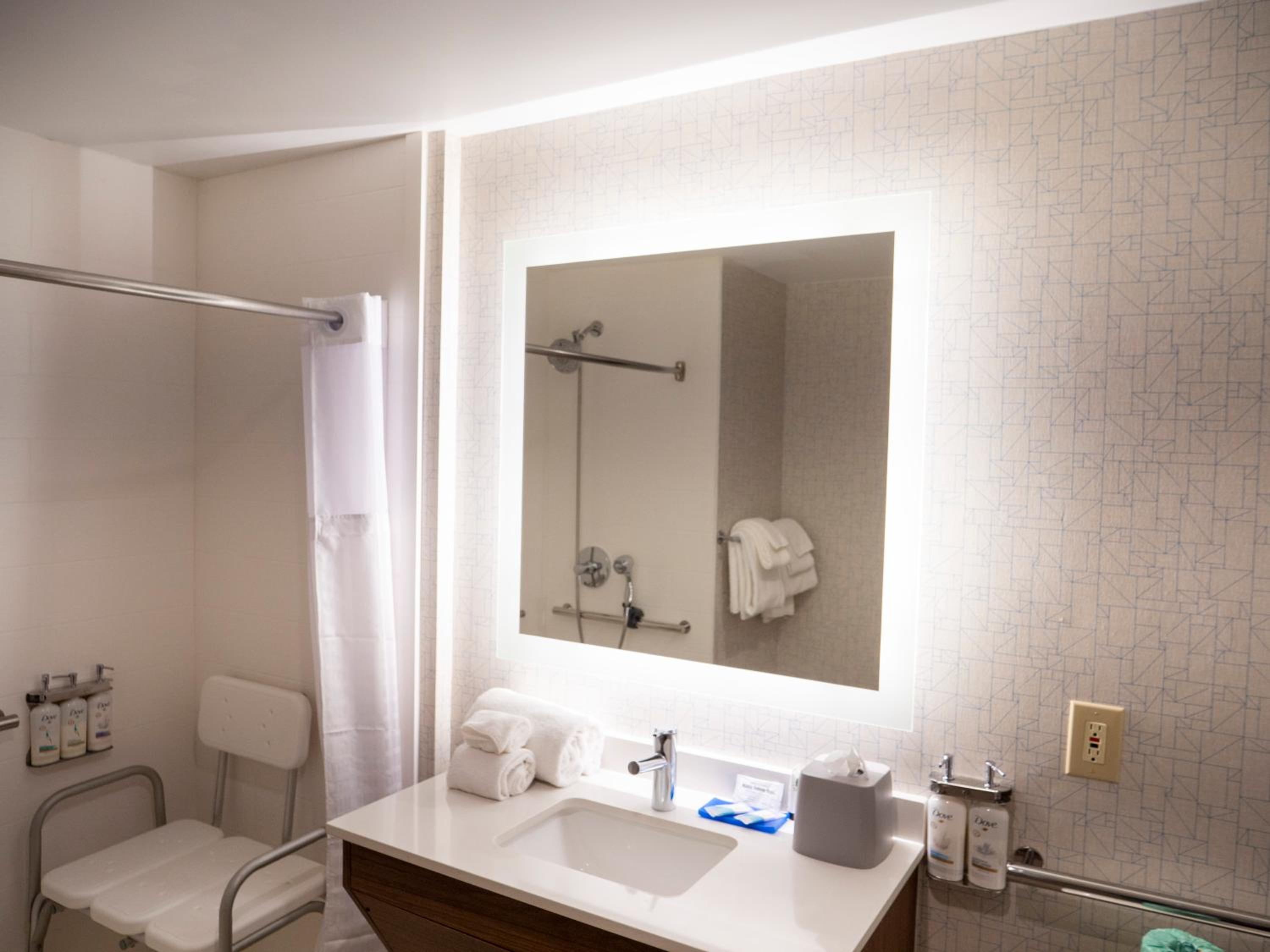 King Room - Mobility Access/Roll in Shower - Non-Smoking - Photo 13
