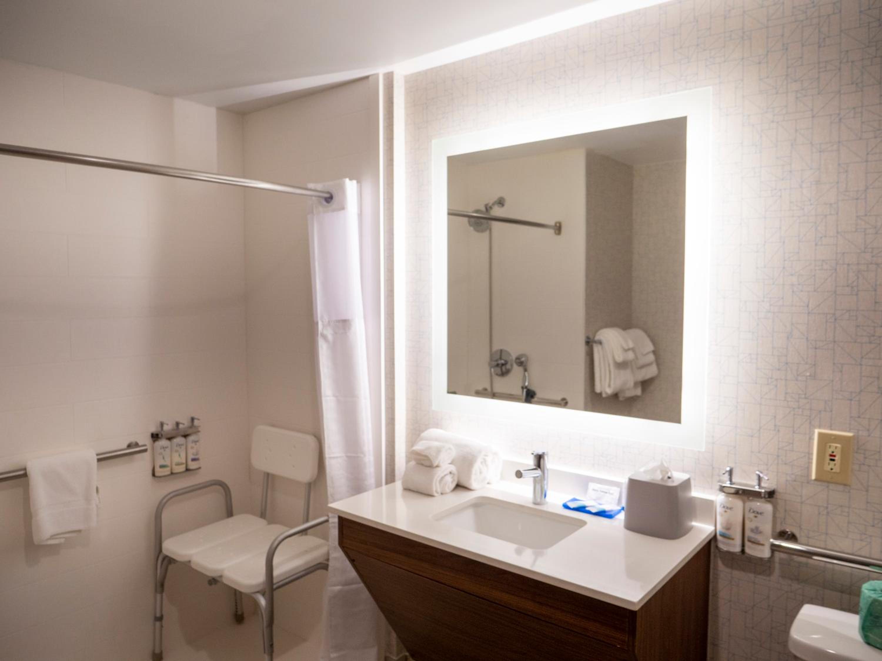 King Room - Mobility Access/Roll in Shower - Non-Smoking - Photo 12