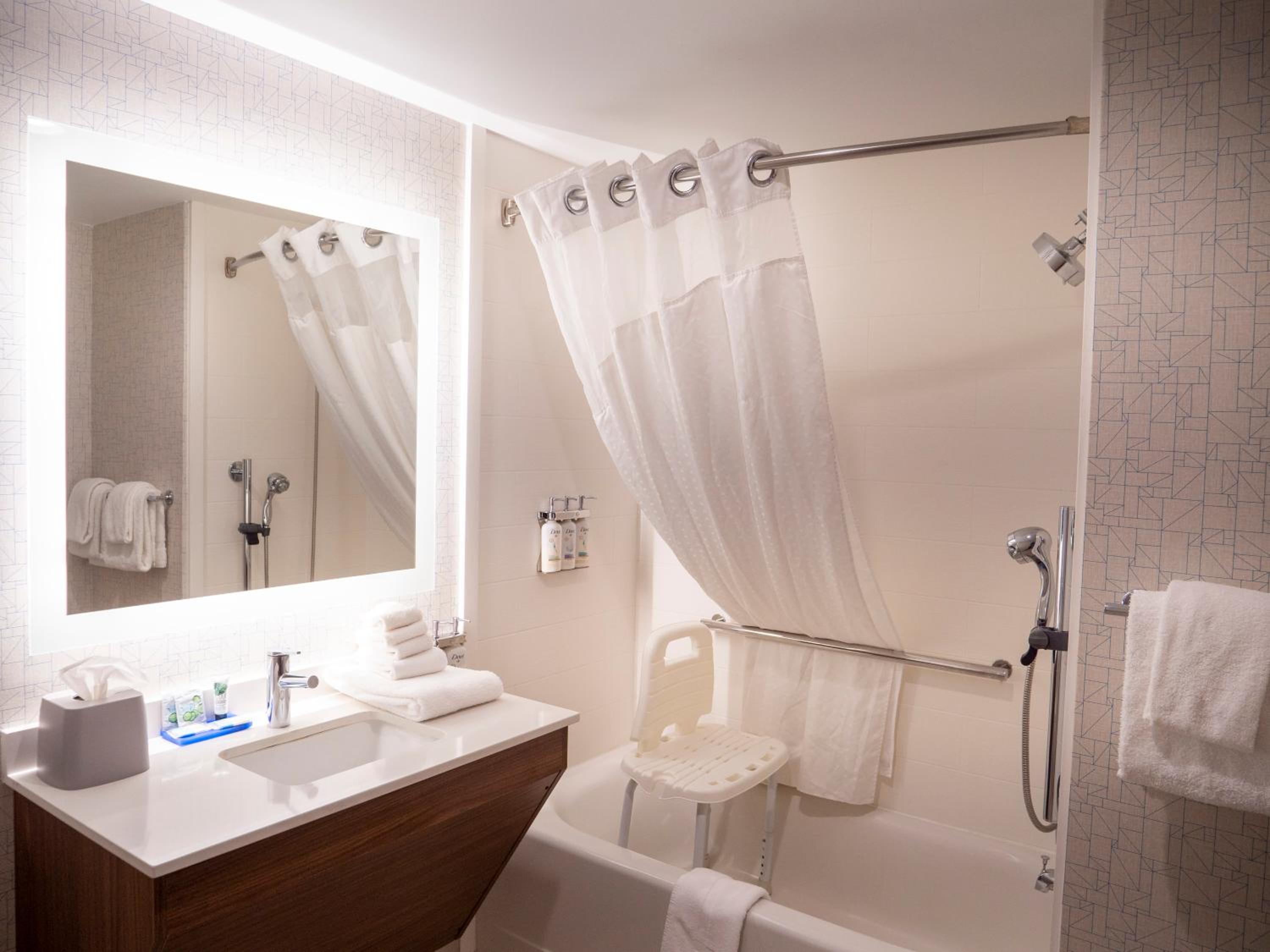 Standard King Room with Mobility Accessible Tub - Photo 11