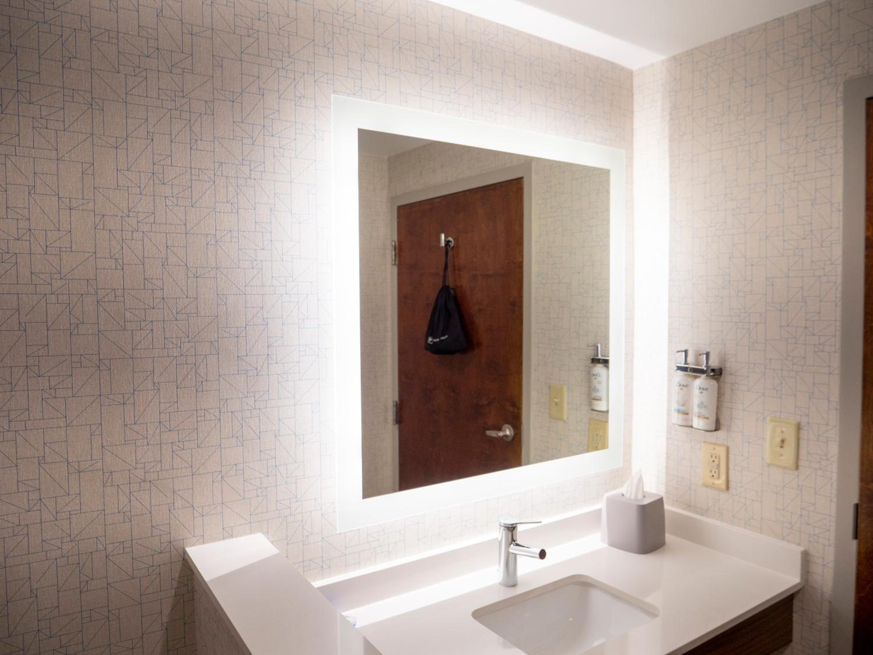 Standard King Room - Photo 11
