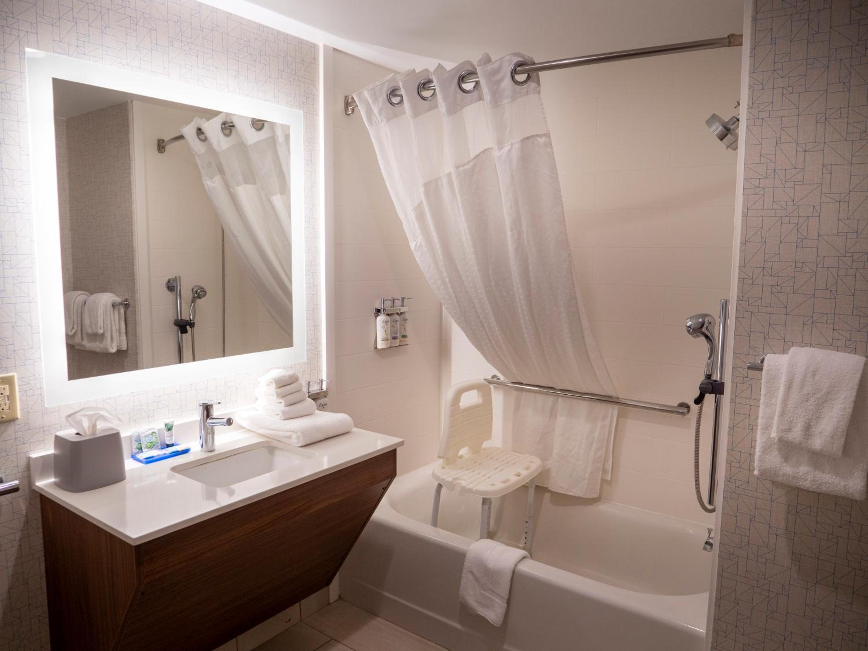 Standard King Room with Mobility Accessible Tub - Photo 12