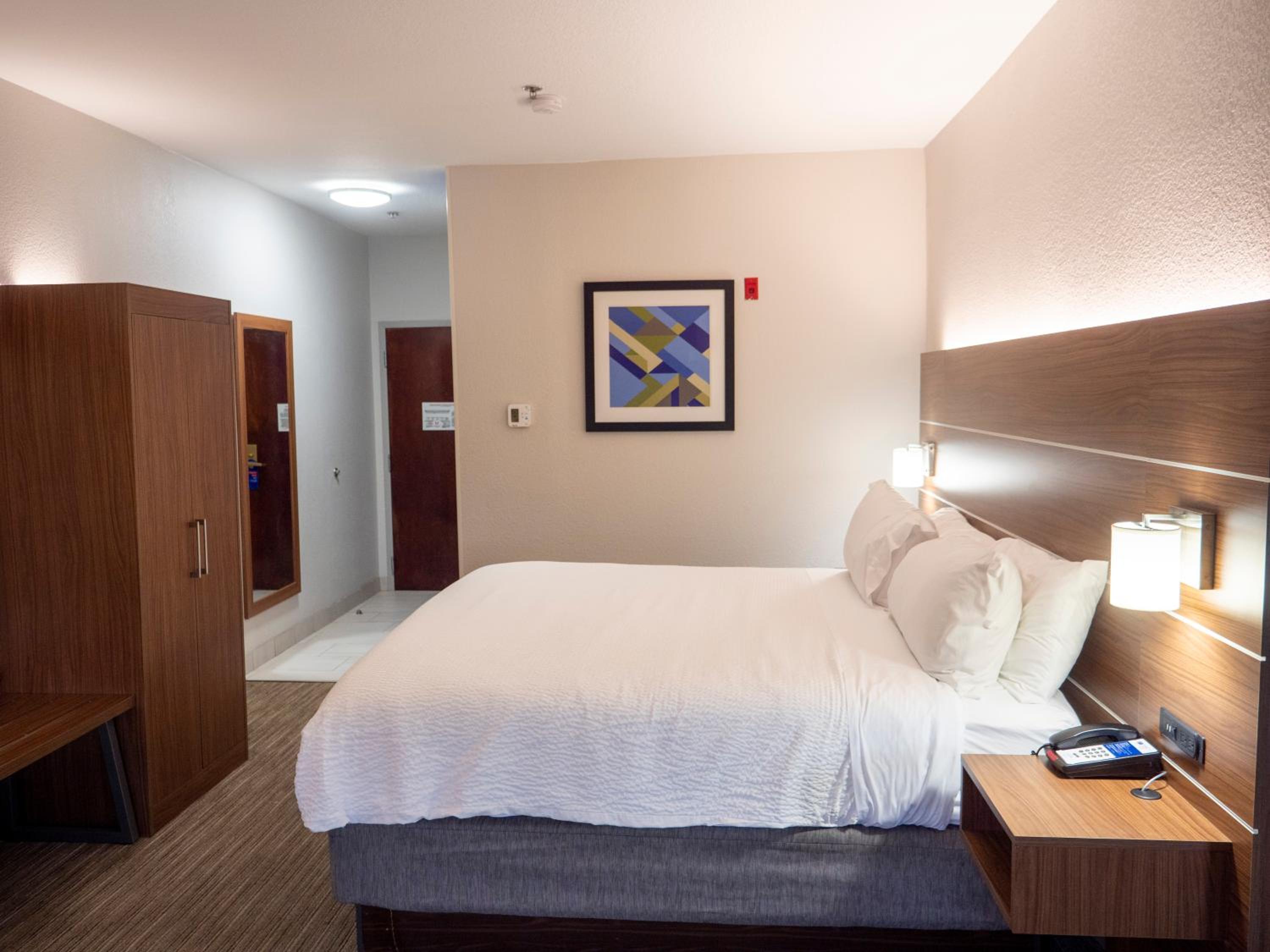 King Suite with Sofa Bed - Photo 10