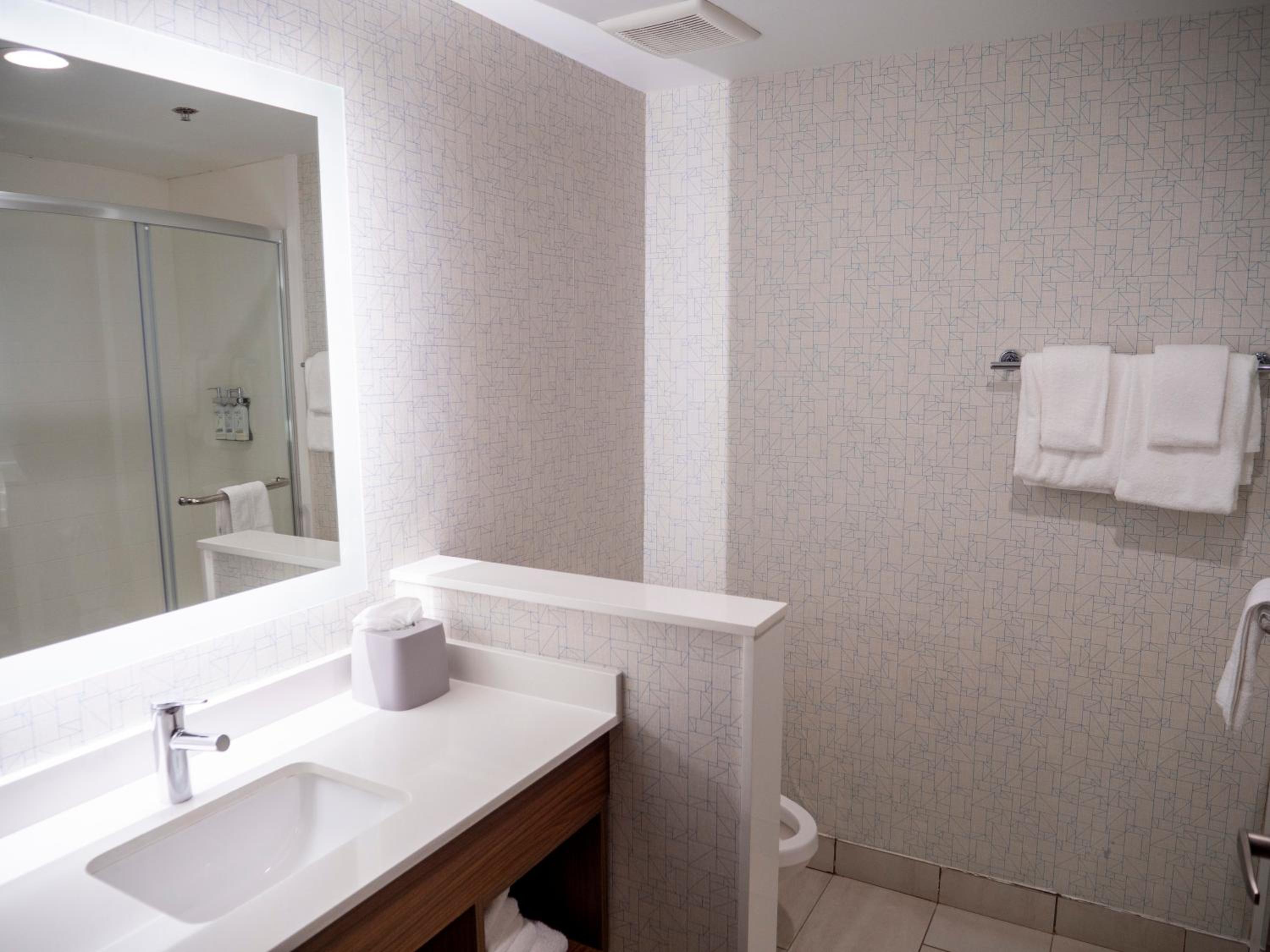 Standard King Room - Photo 10