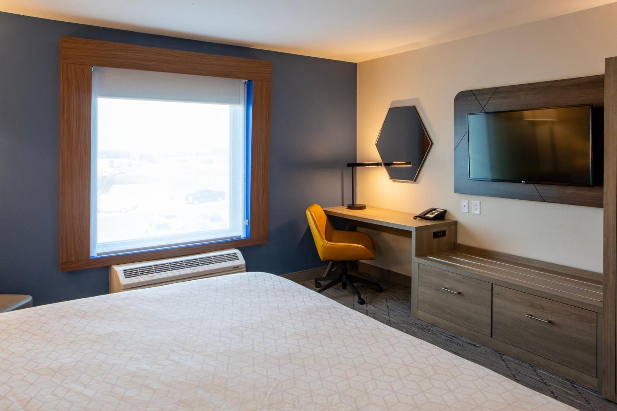 Standard King Room - Photo 6