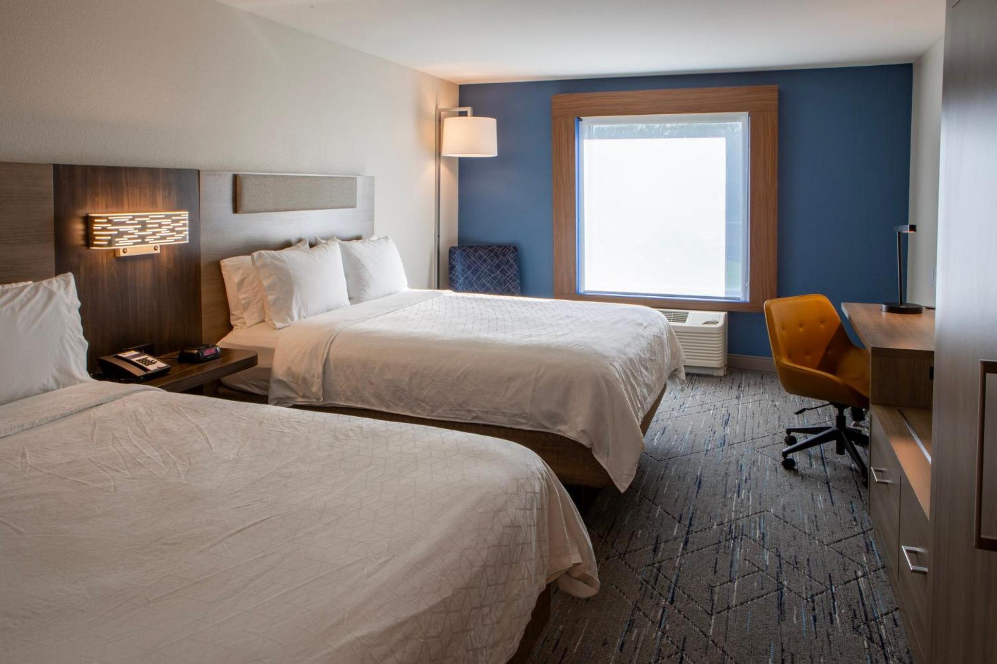 Standard Room with Two Queen Beds - Photo 1