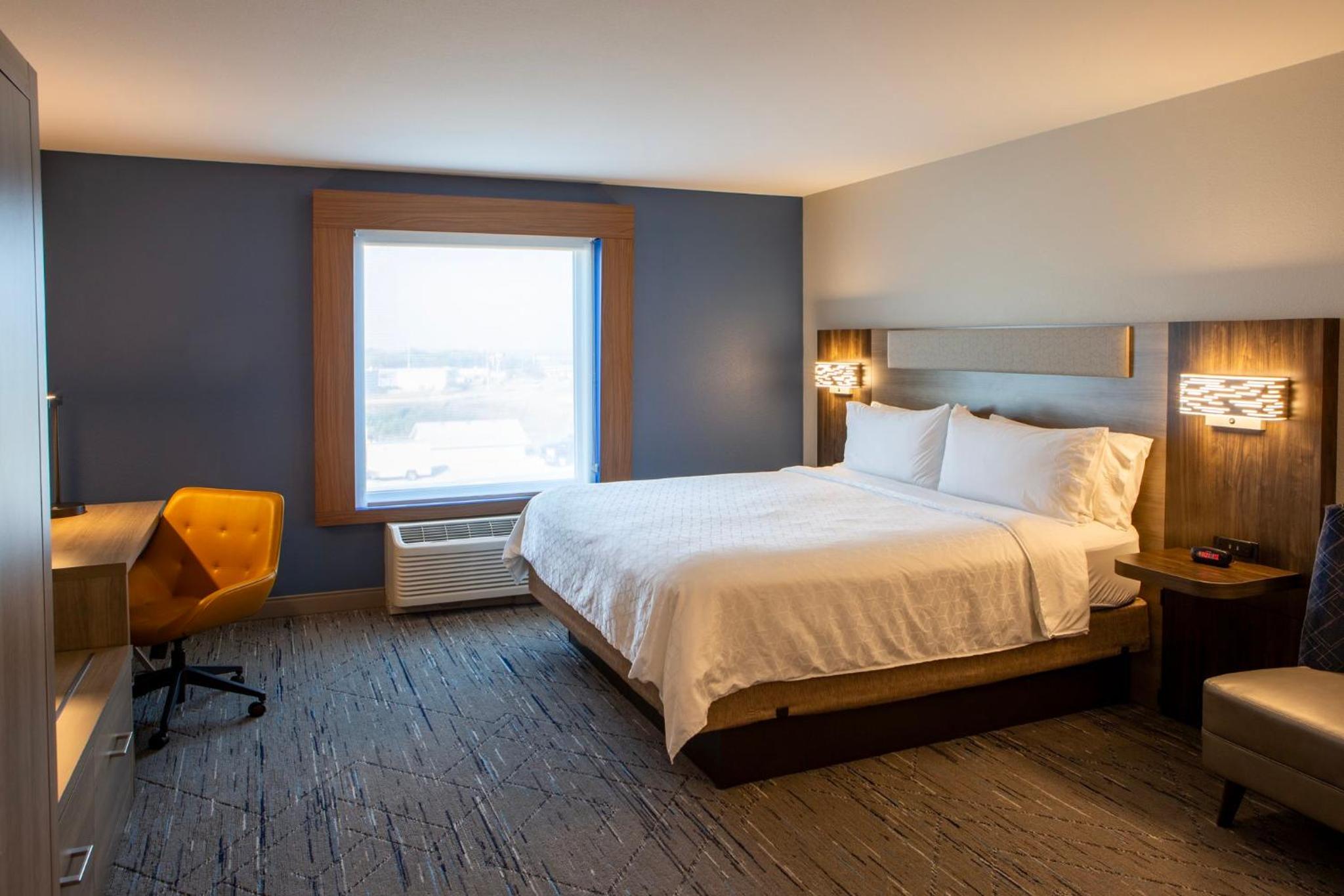 Standard King Room - Photo 4