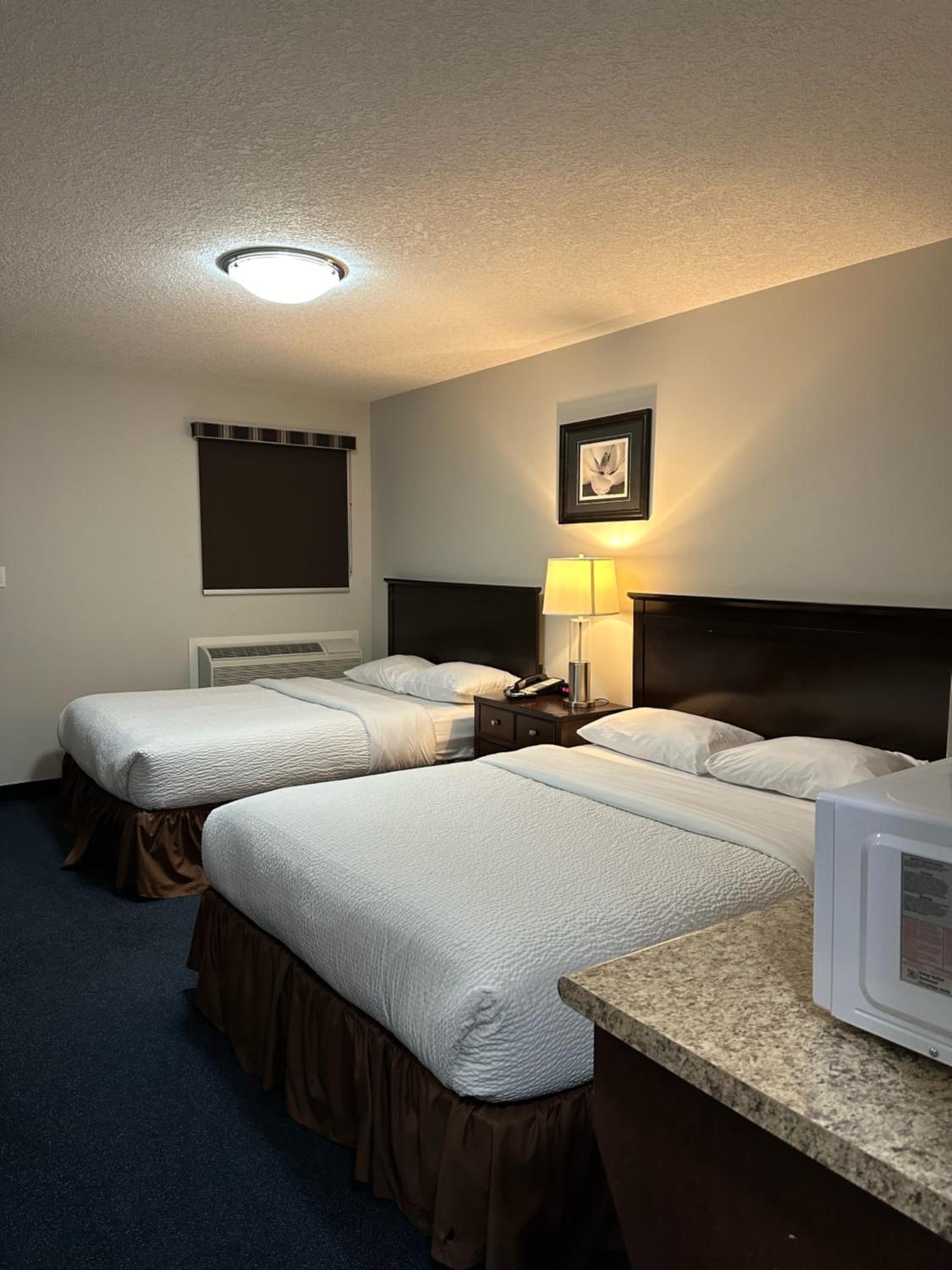 Studio with Two Queen Beds - Non-Smoking - Photo 3