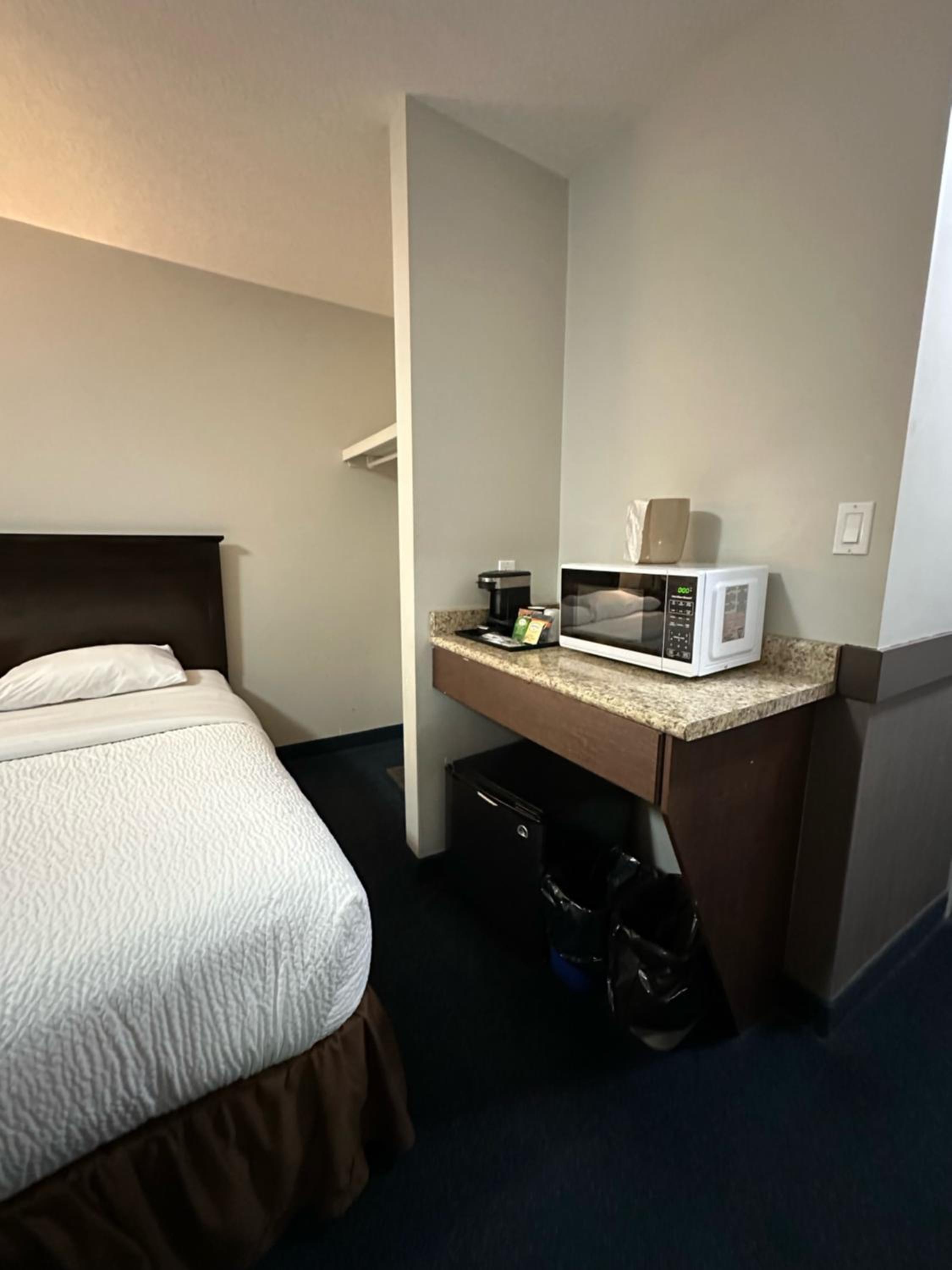 Studio with Two Queen Beds - Non-Smoking - Photo 4
