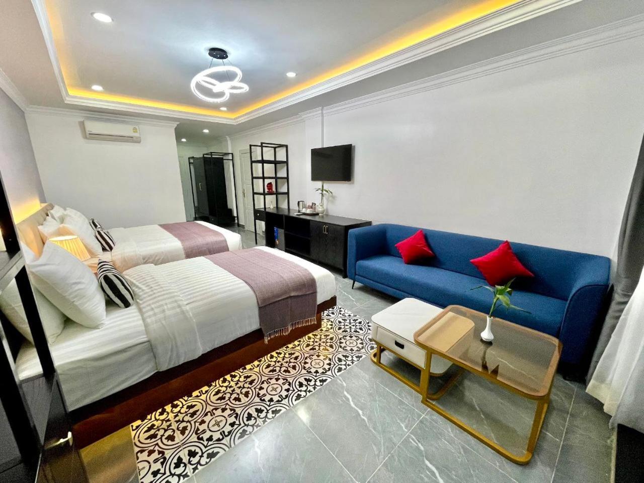 Deluxe Family Suite - Photo 3