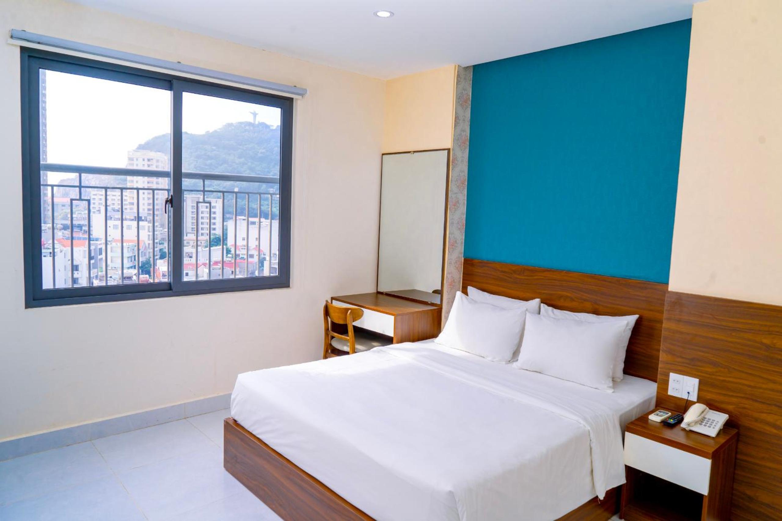 Standard King Room photo 1