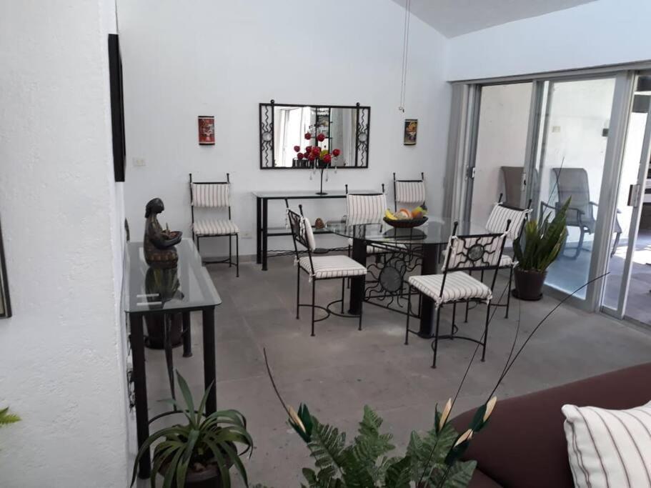 One-Bedroom House photo 3