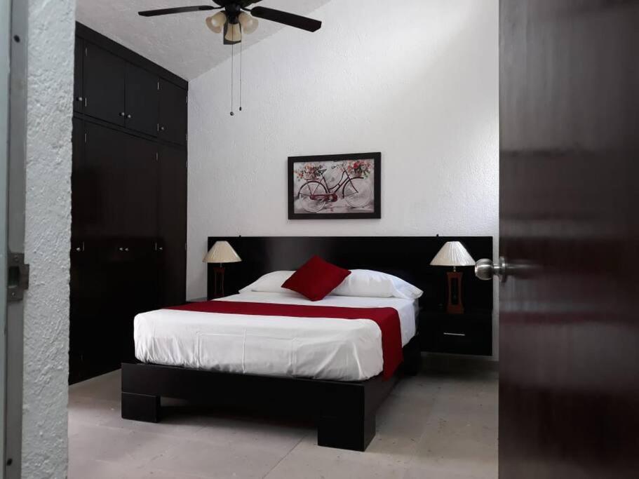 One-Bedroom House photo 1