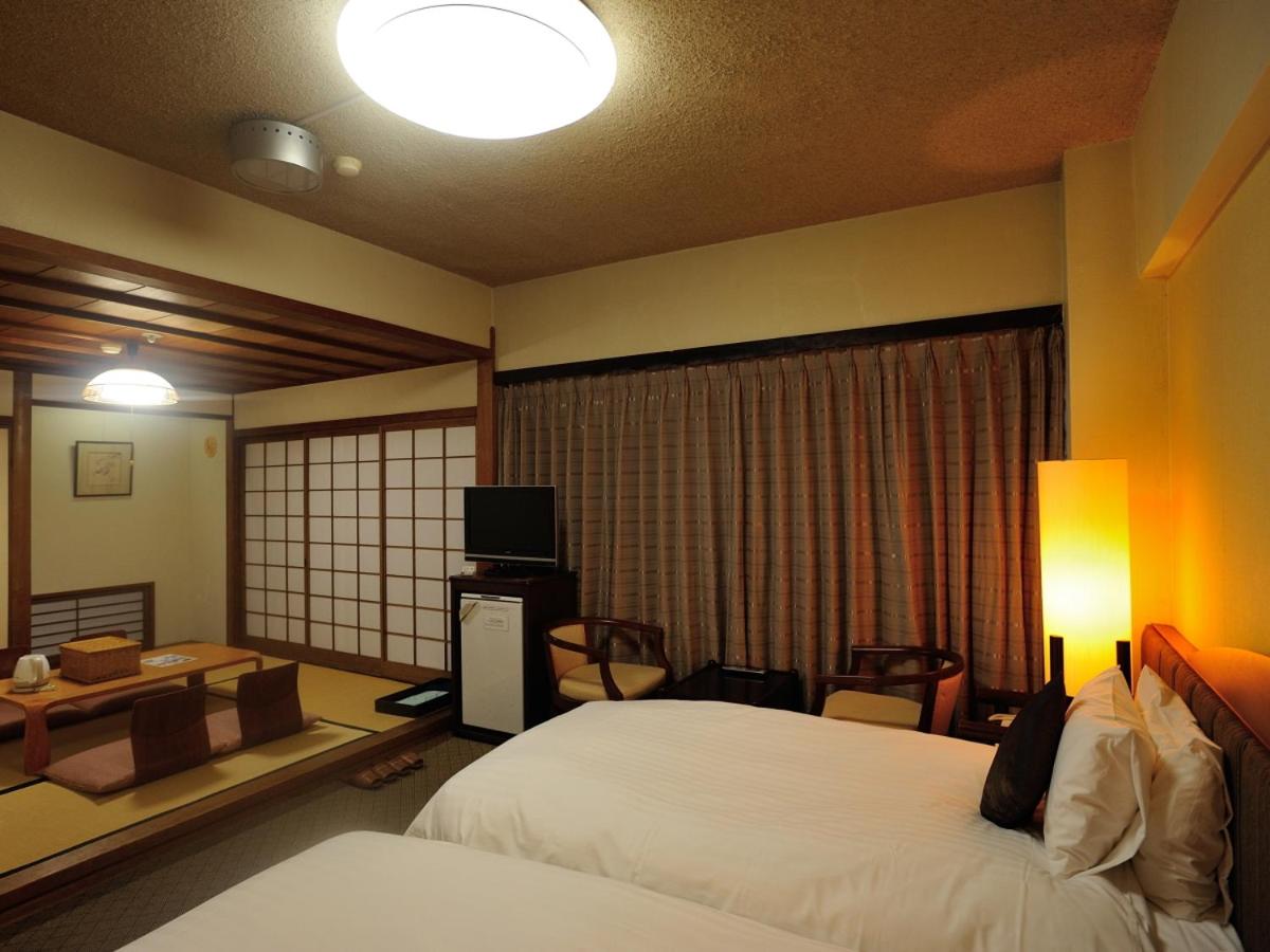 Standard Room with Tatami Area and Landscape View photo 3