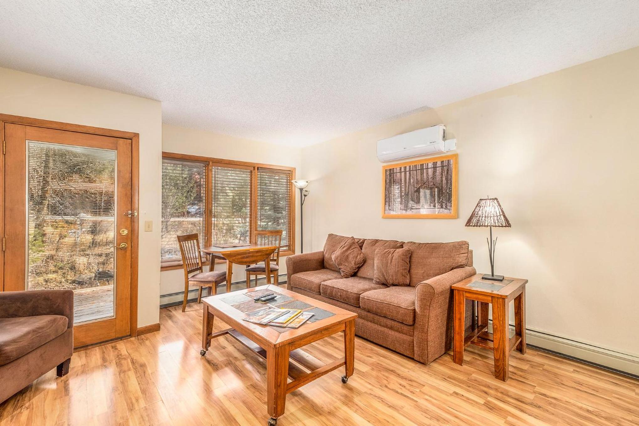 One-Bedroom Suite with Kitchenette
