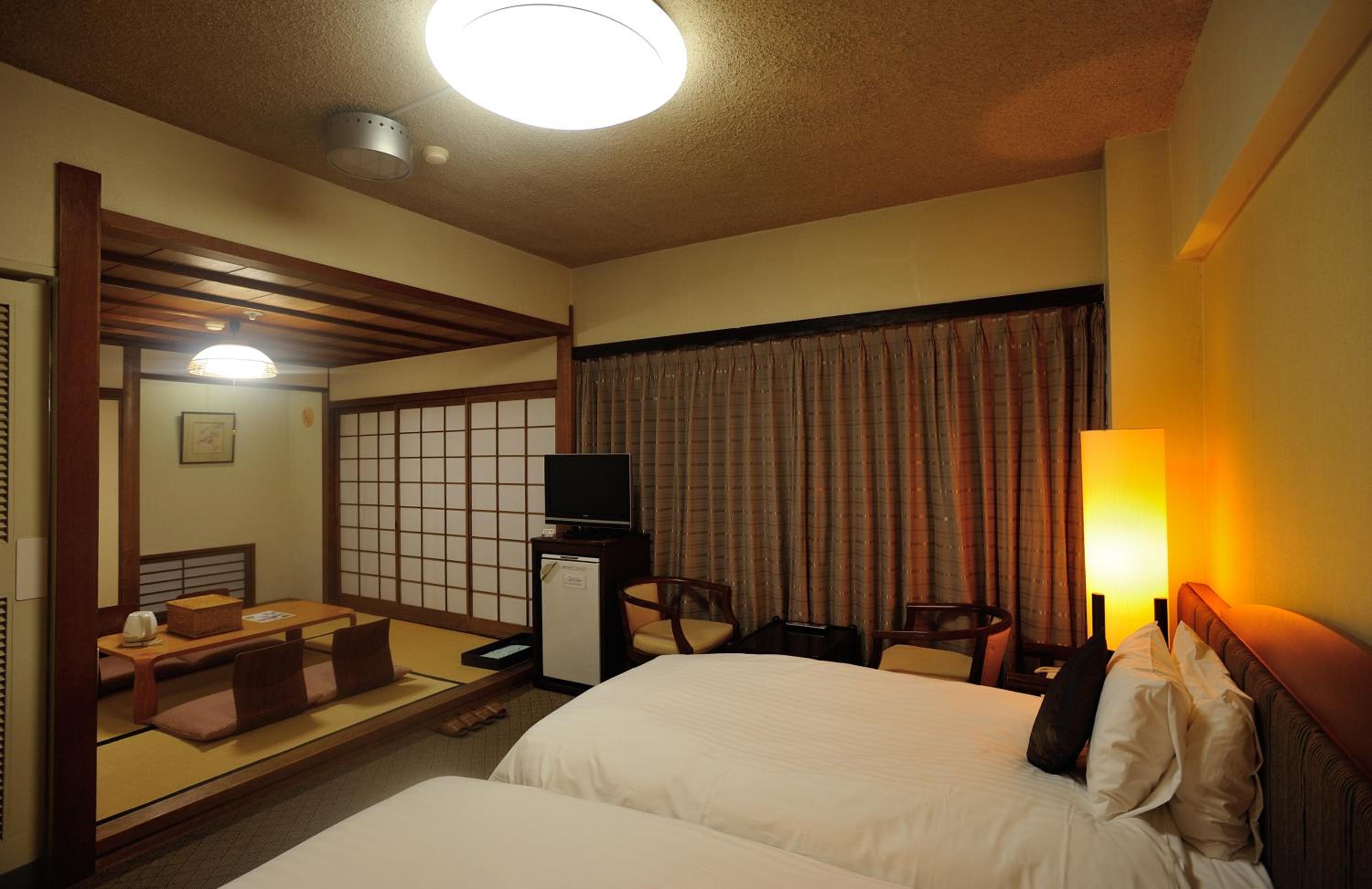 Room with Tatami Area and Landscape View - High Floor photo 2