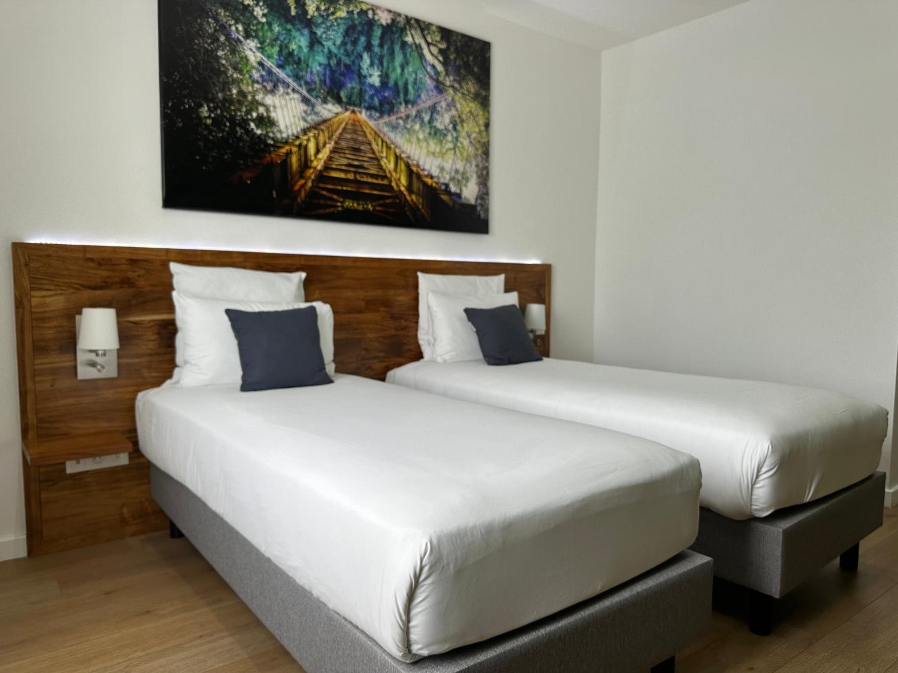 Standard Twin Room - Photo 4