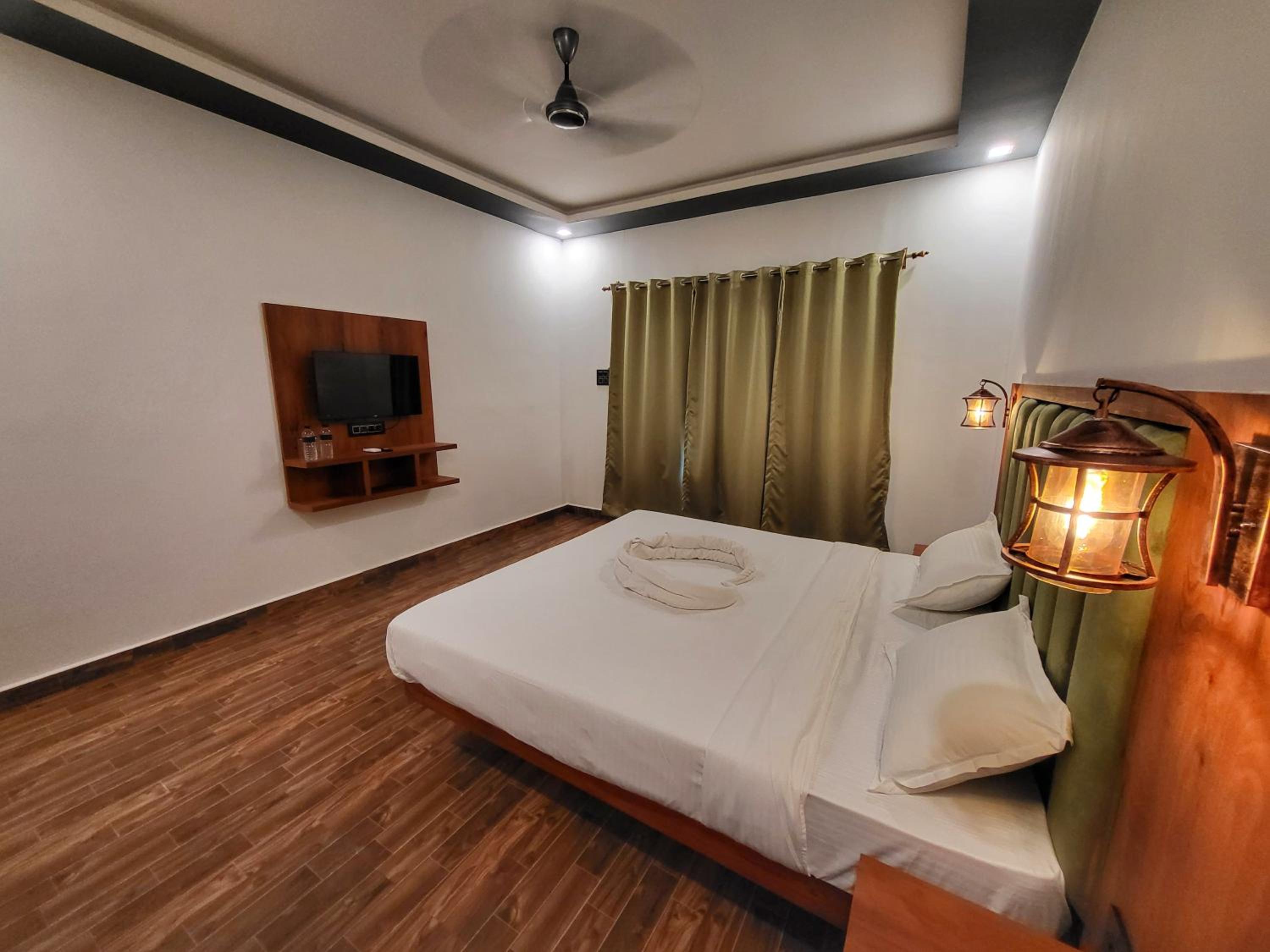 Deluxe Room (2 Adults + 1 Child) photo 3