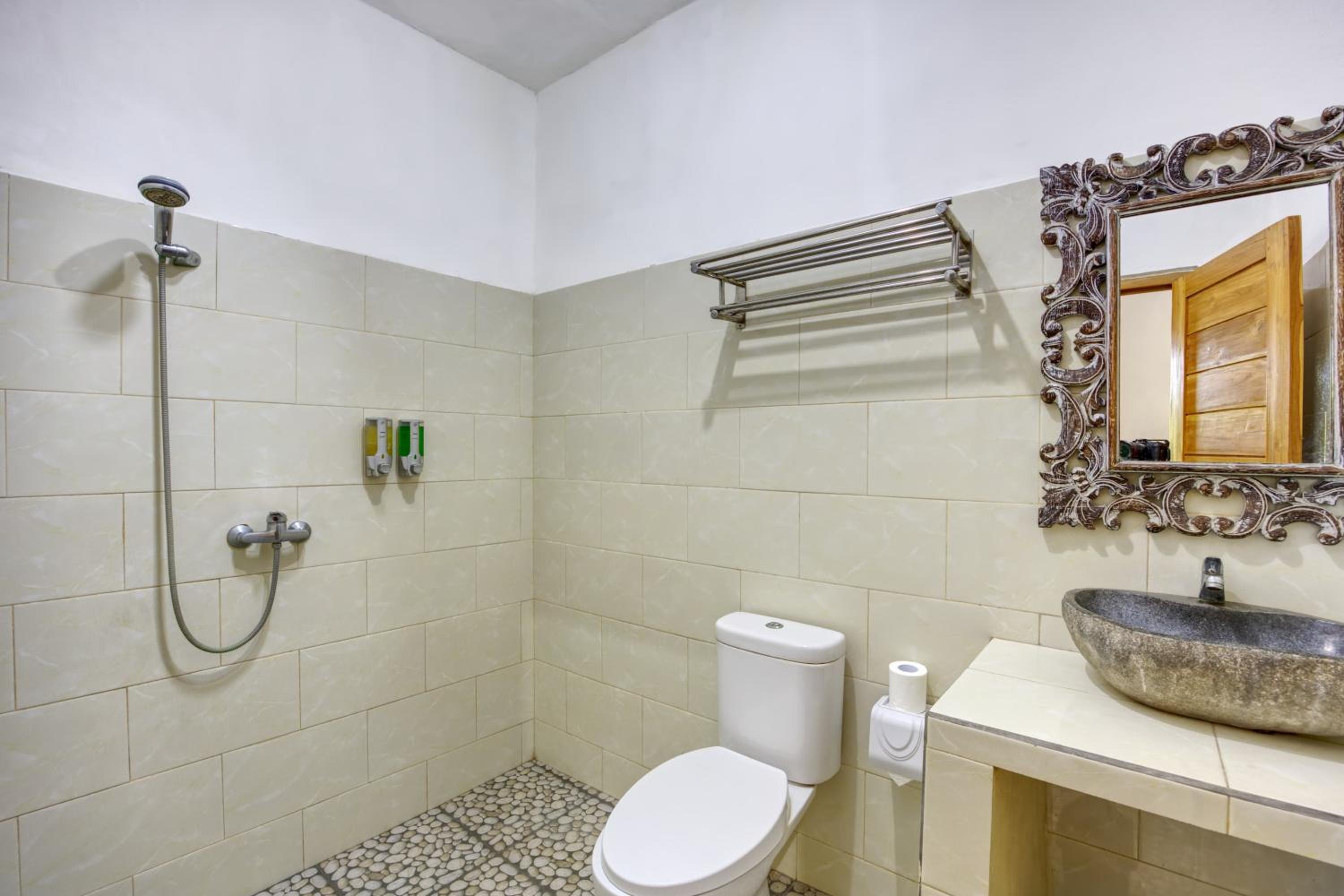 Deluxe Room - Photo 15