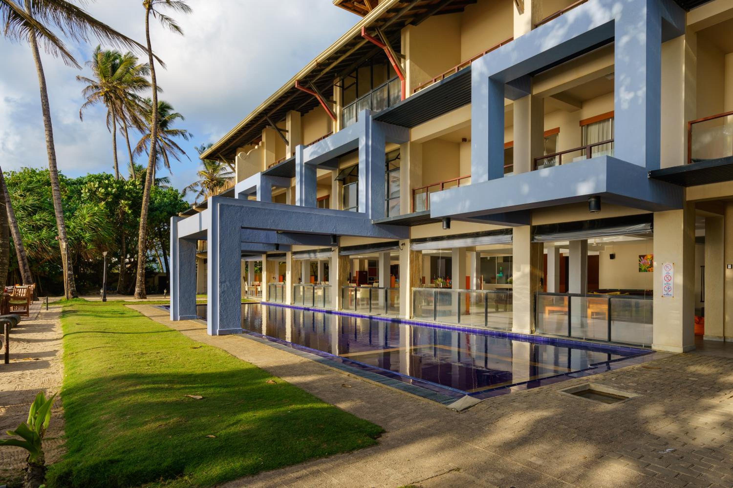 Deluxe Room Sea View with 10% off on selected wines