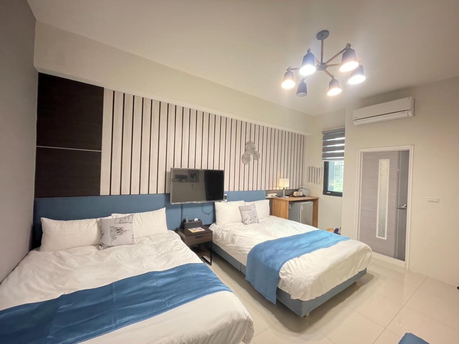 Economy Quadruple Room photo 2