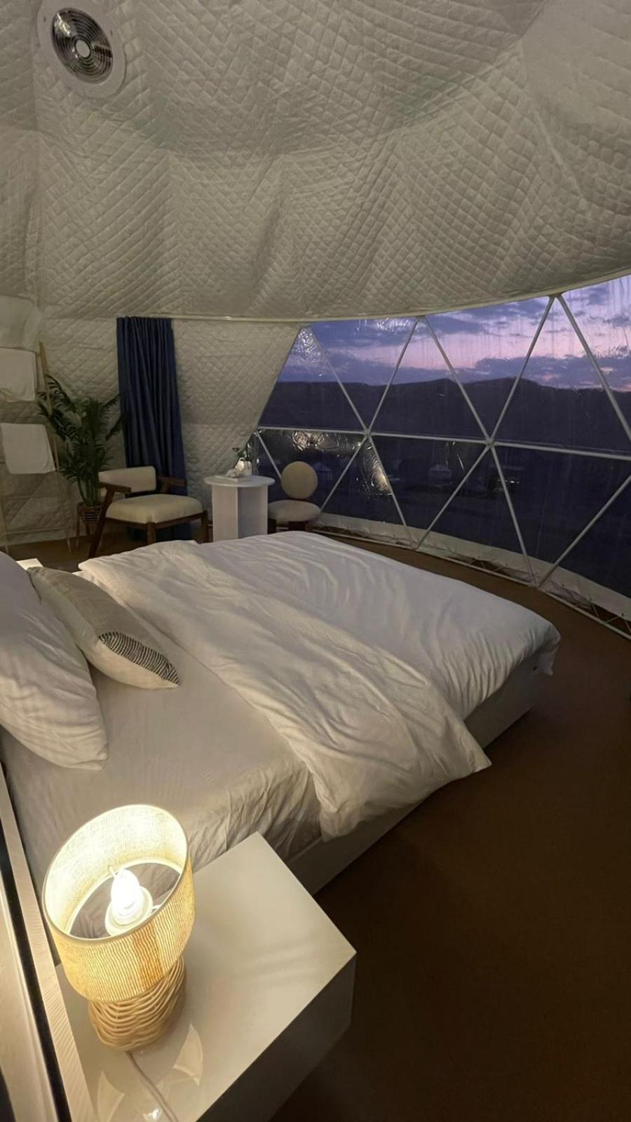  Dome Tent photo 1