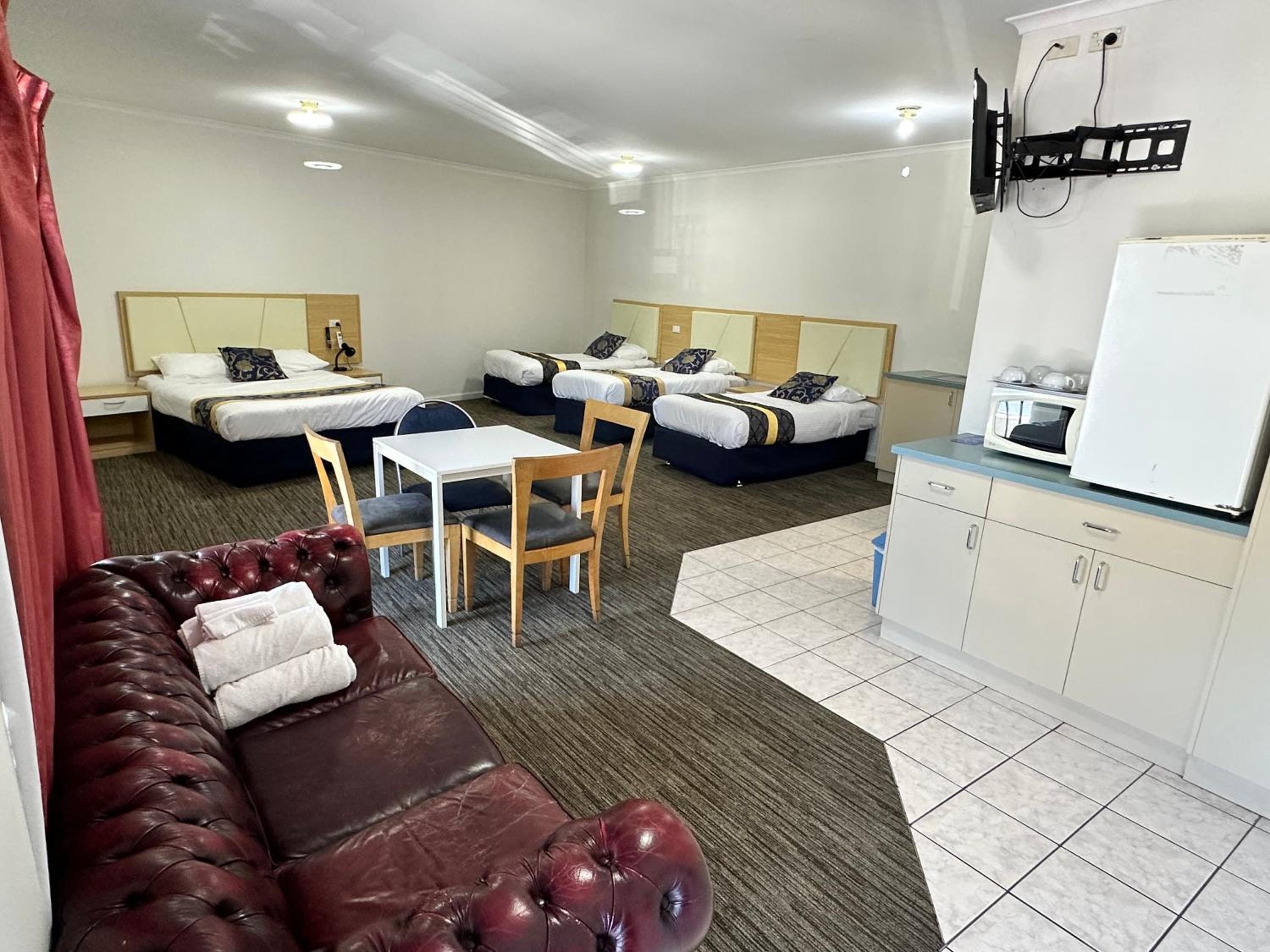 Deluxe Family Room - Photo 1