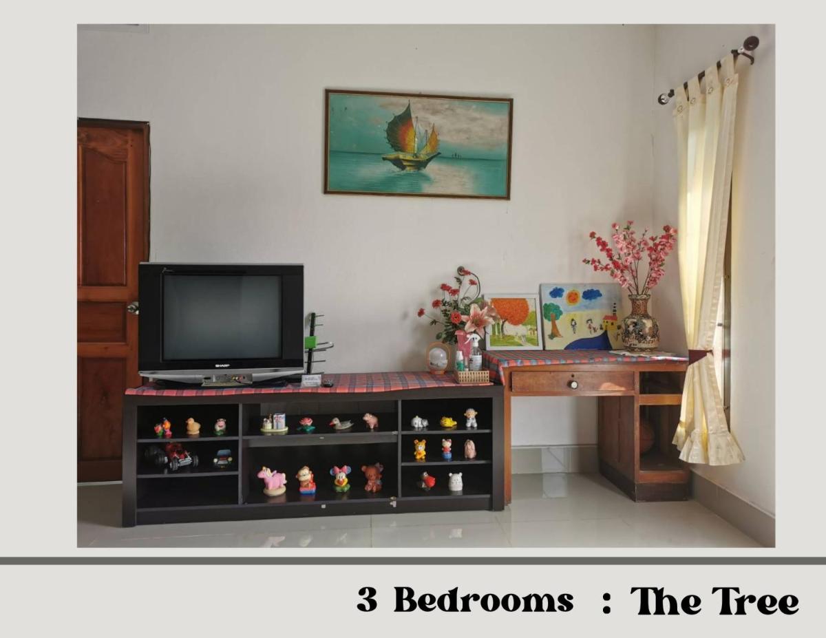 Three-Bedroom House - Photo 4