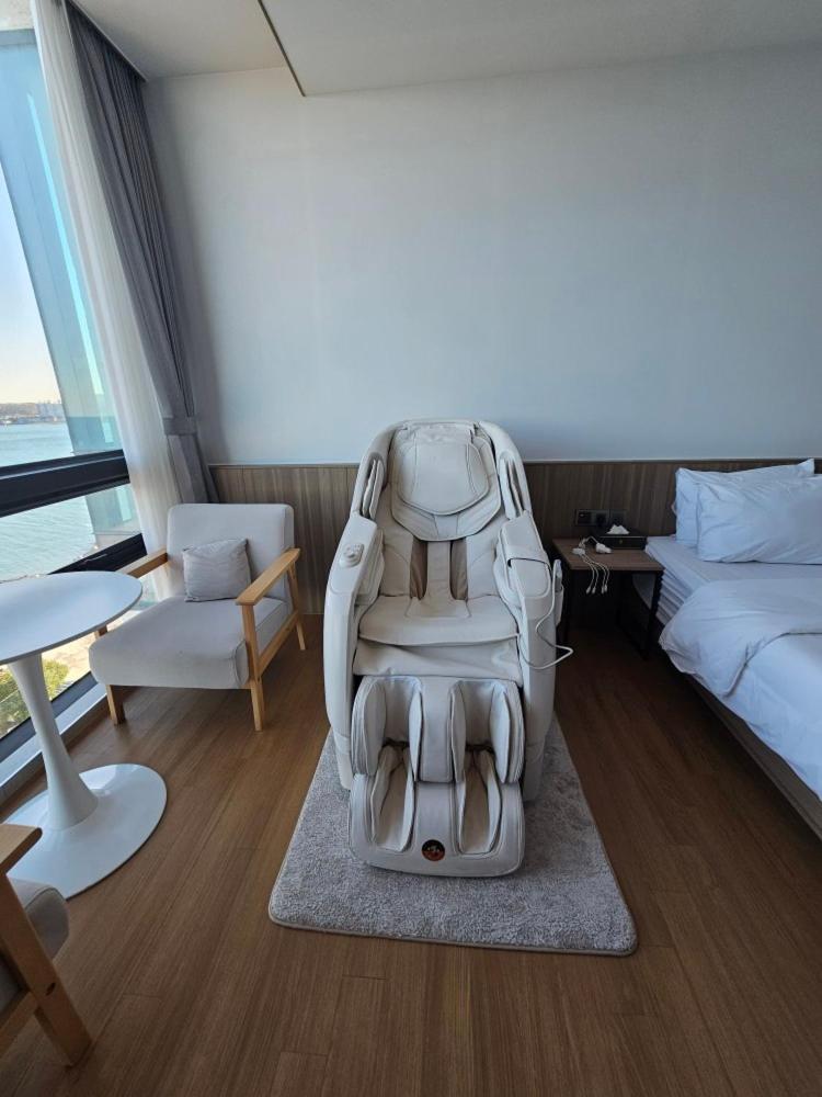 Deluxe Suite with Sea View photo 2