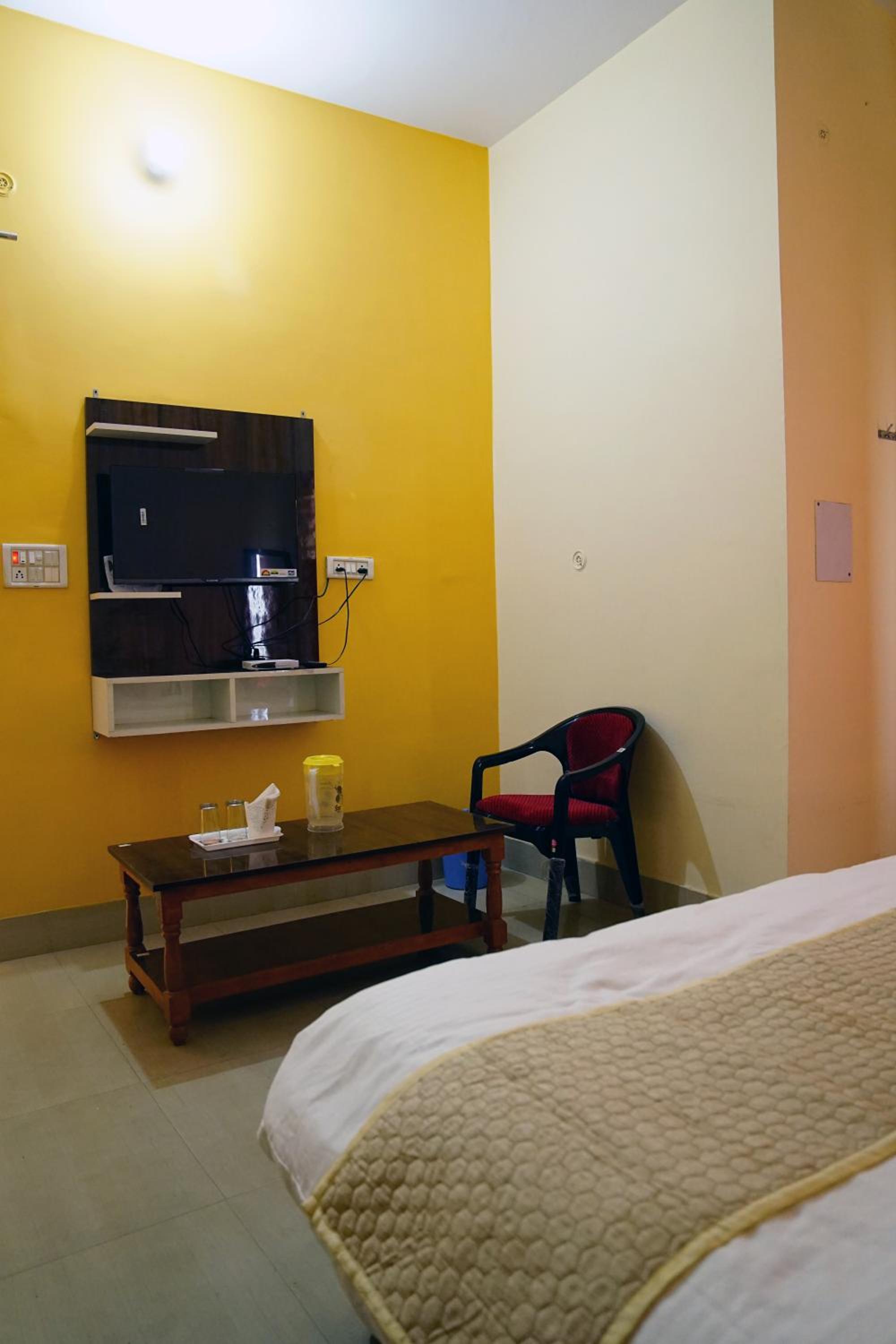 Deluxe Double Room (2 Adults + 1 Child) photo 3
