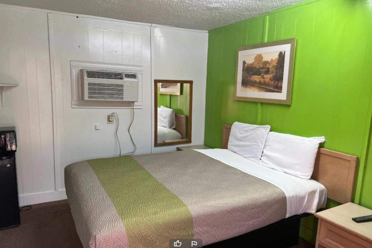 Queen Room photo 1