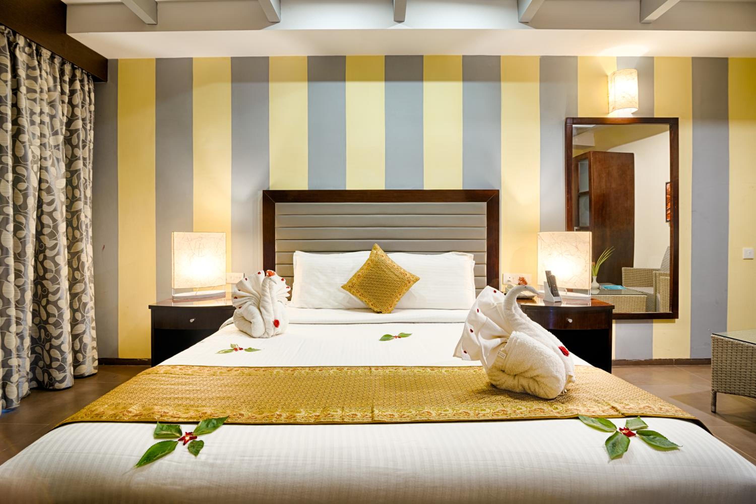 Junior Suite with Pool View photo 3