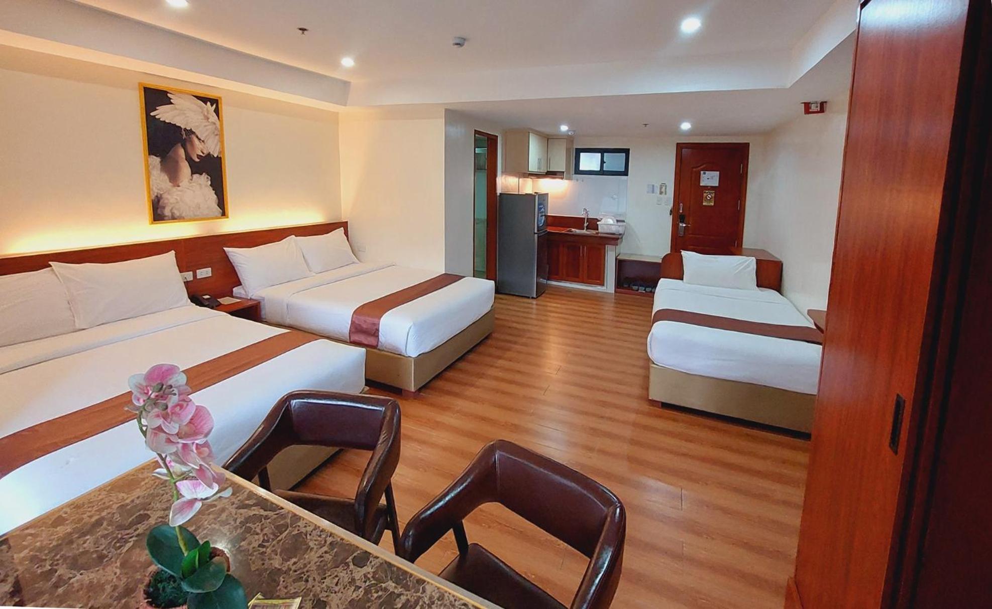 Deluxe Family Room - Photo 4