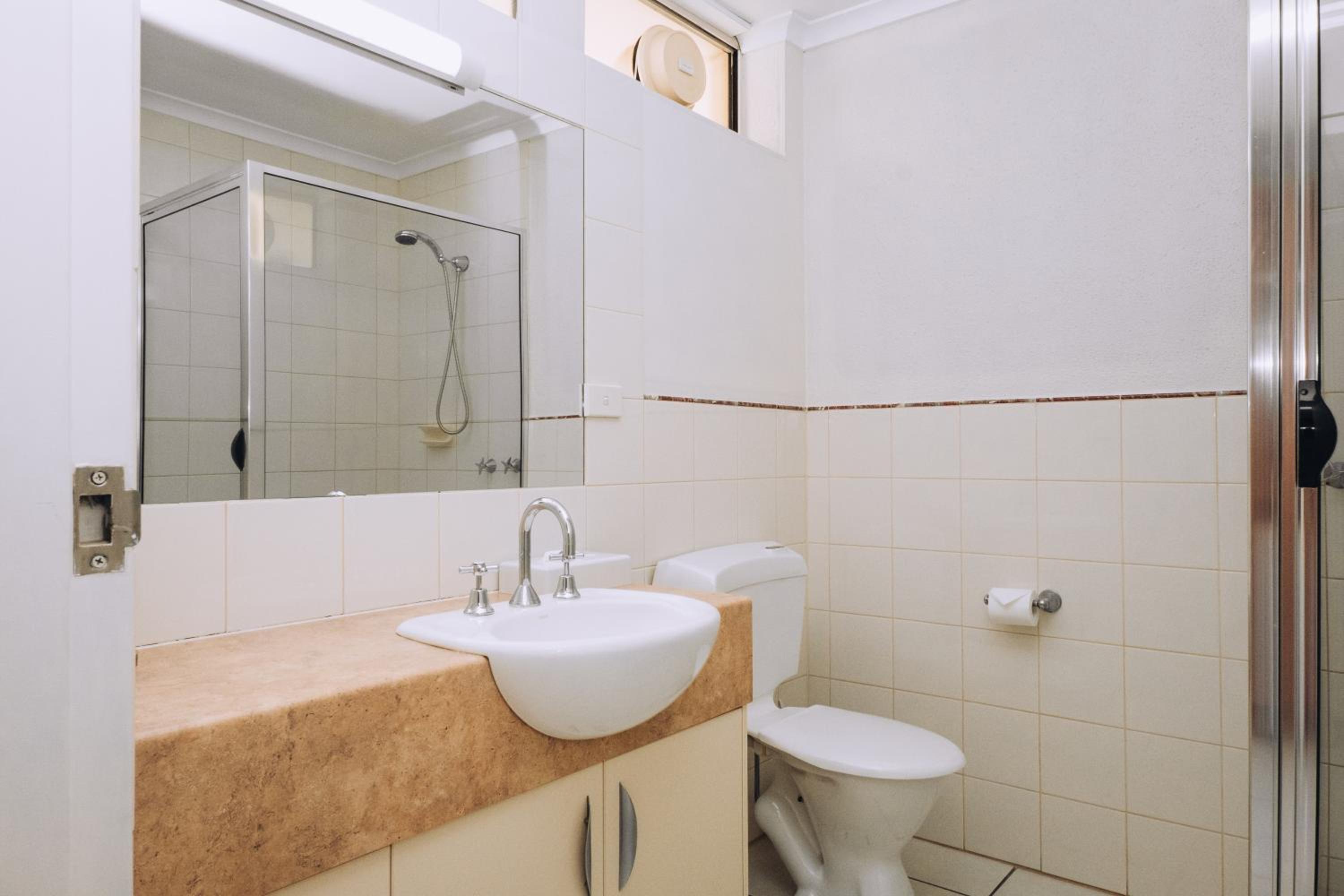Deluxe King Room - Upper Floor photo 2